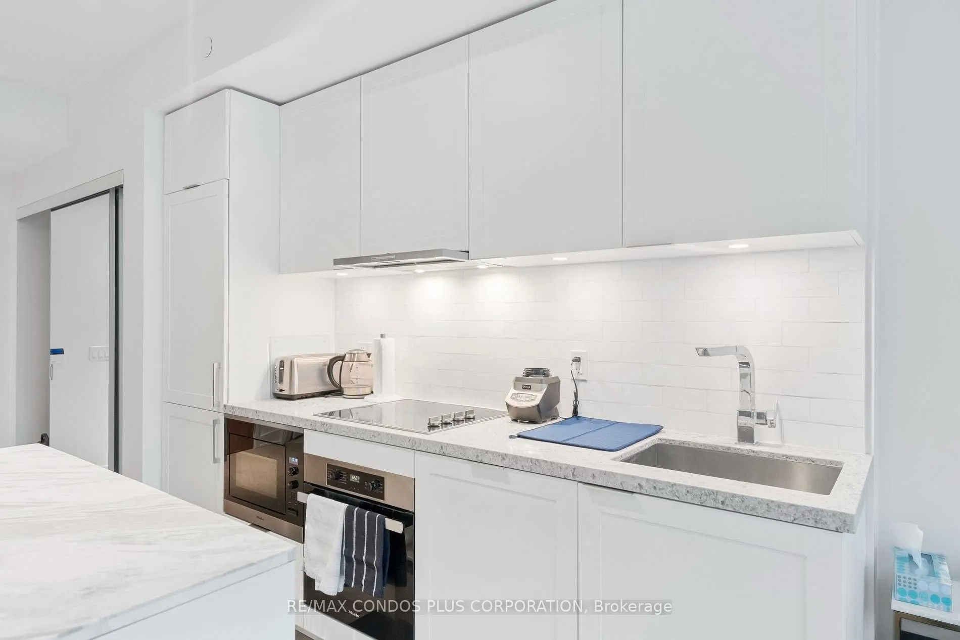 15 Queens Quay E, #703