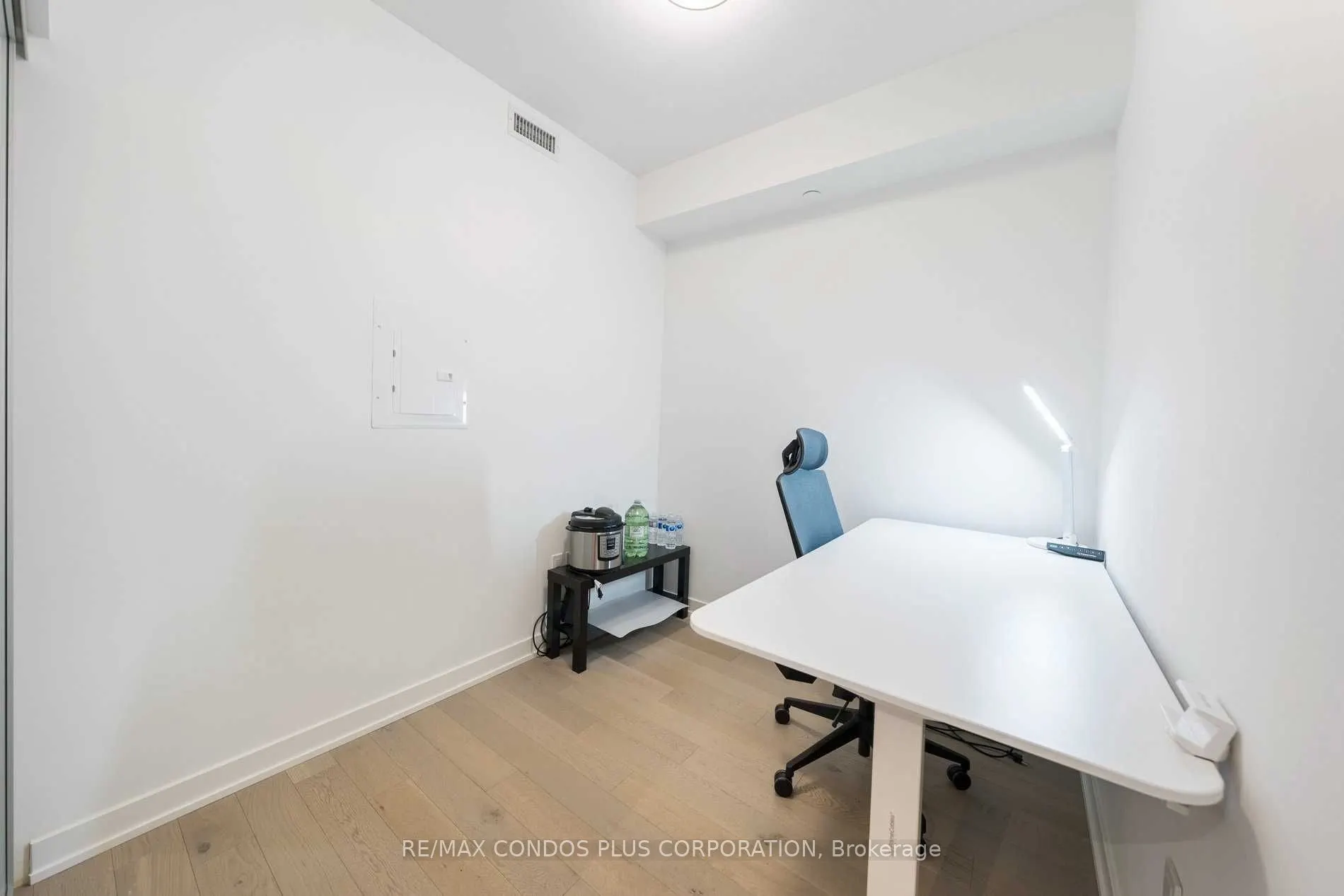 15 Queens Quay E, #703