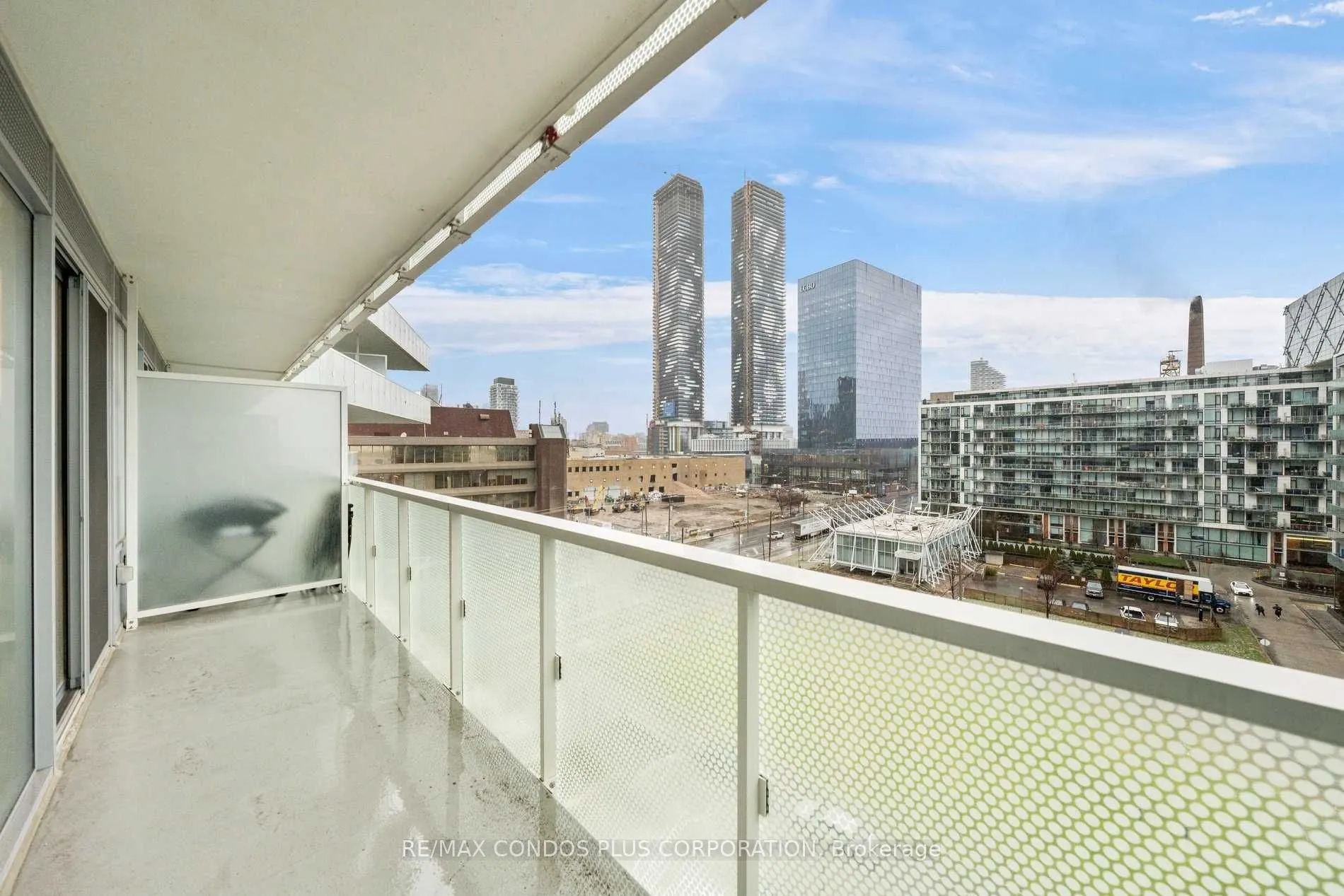 15 Queens Quay E, #703