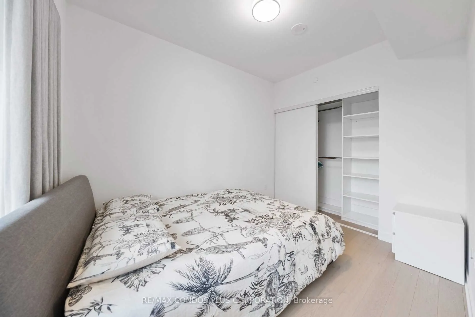 15 Queens Quay E, #703