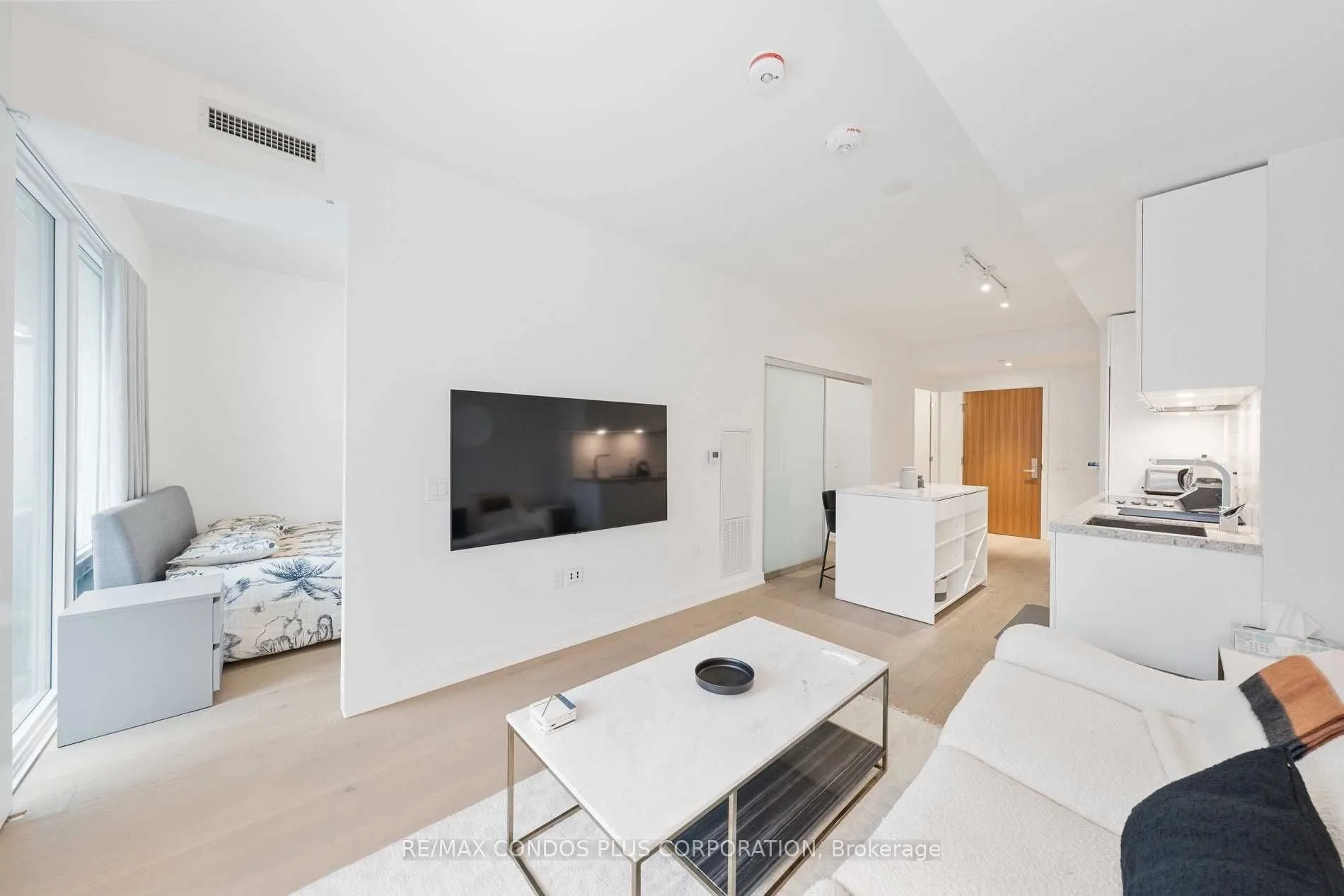 15 Queens Quay E, #703