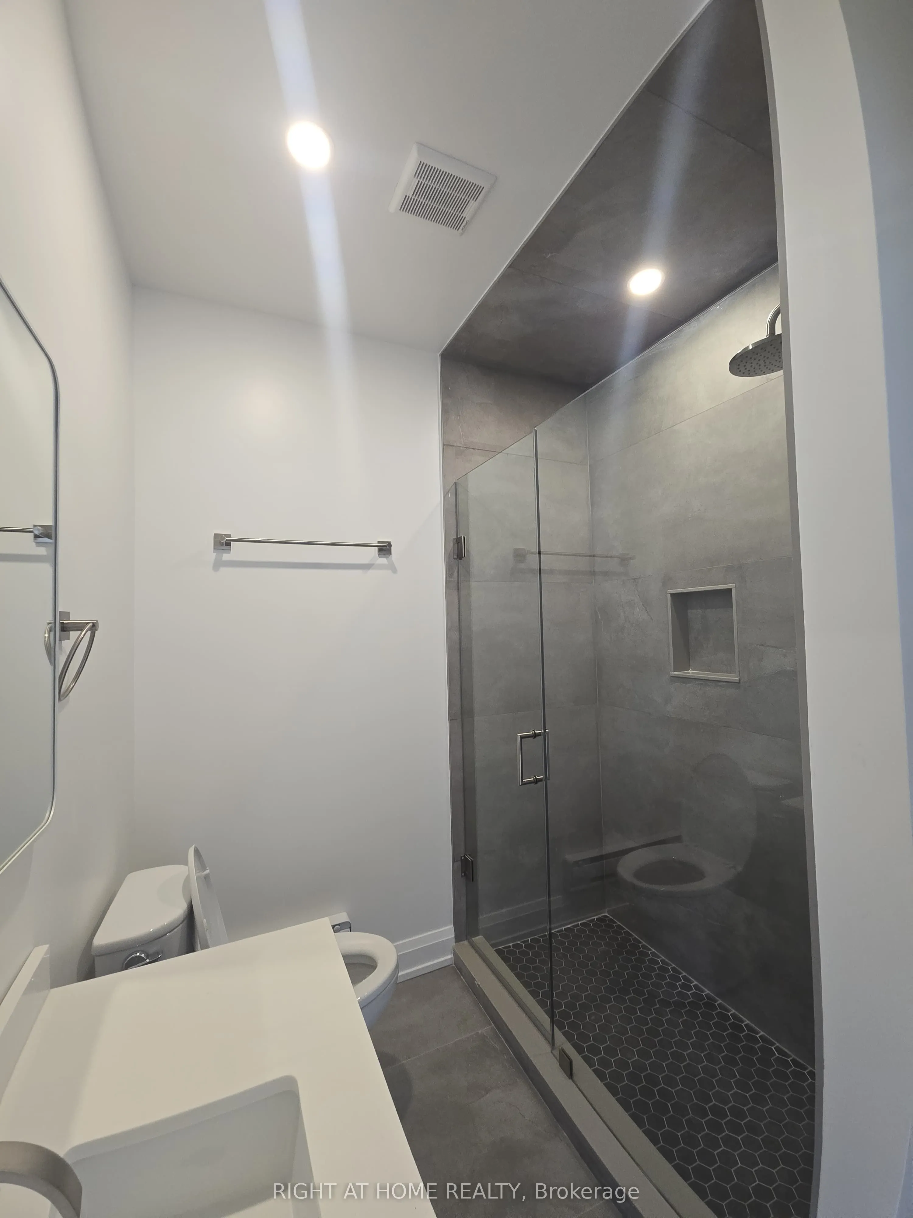 696 Winona Drive, #3