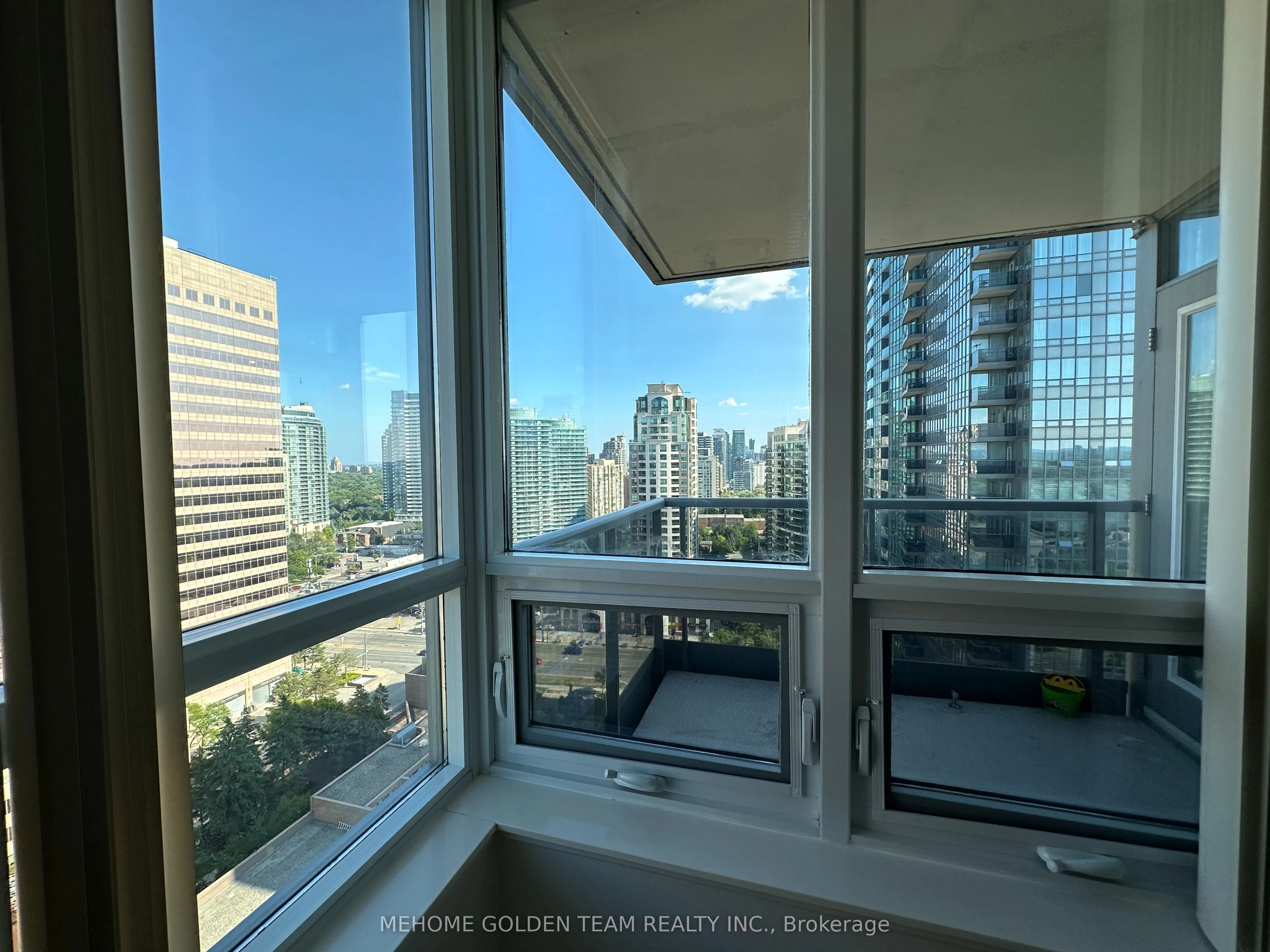 25 Greenview Avenue, #1926