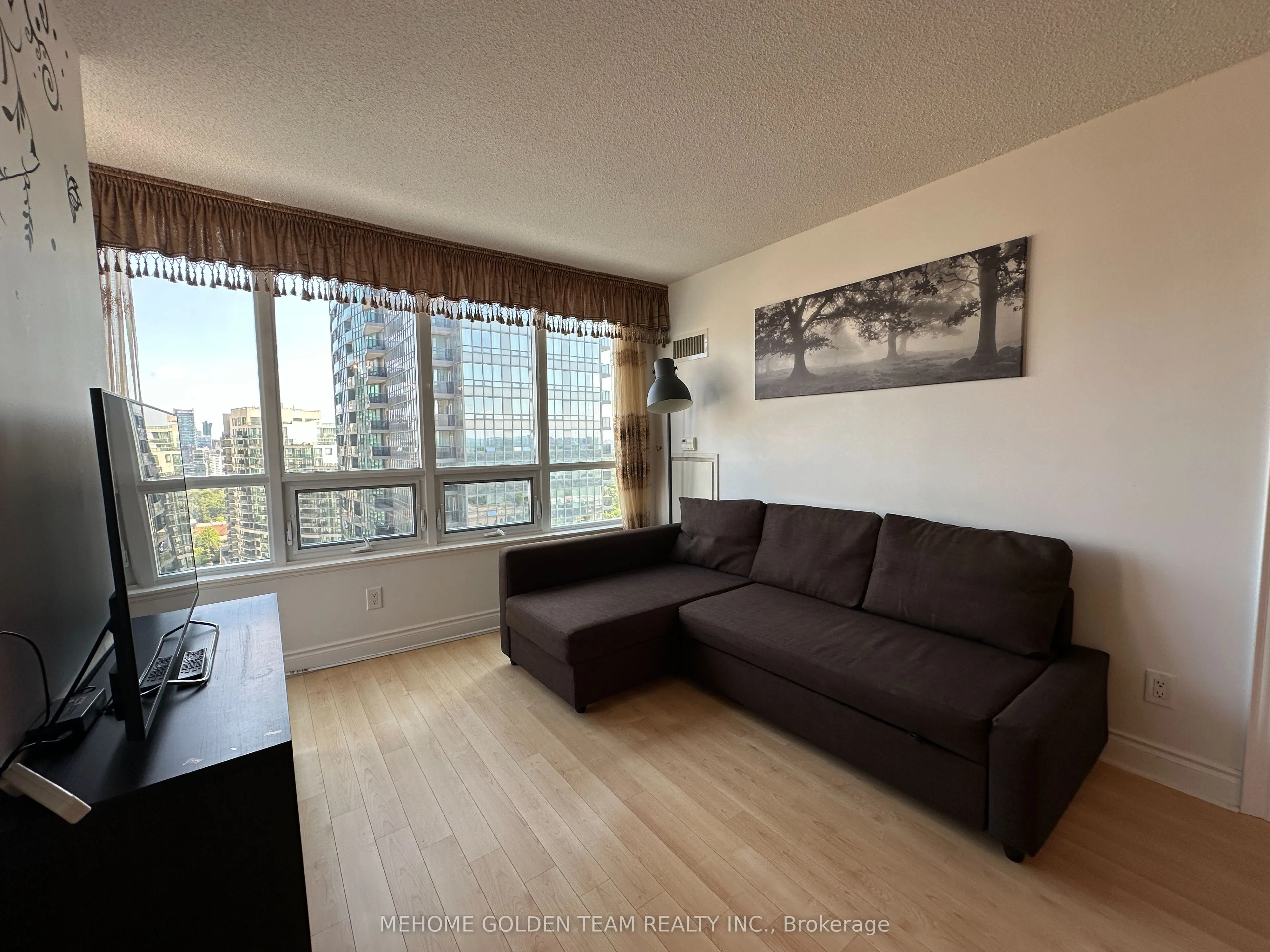 25 Greenview Avenue, #1926