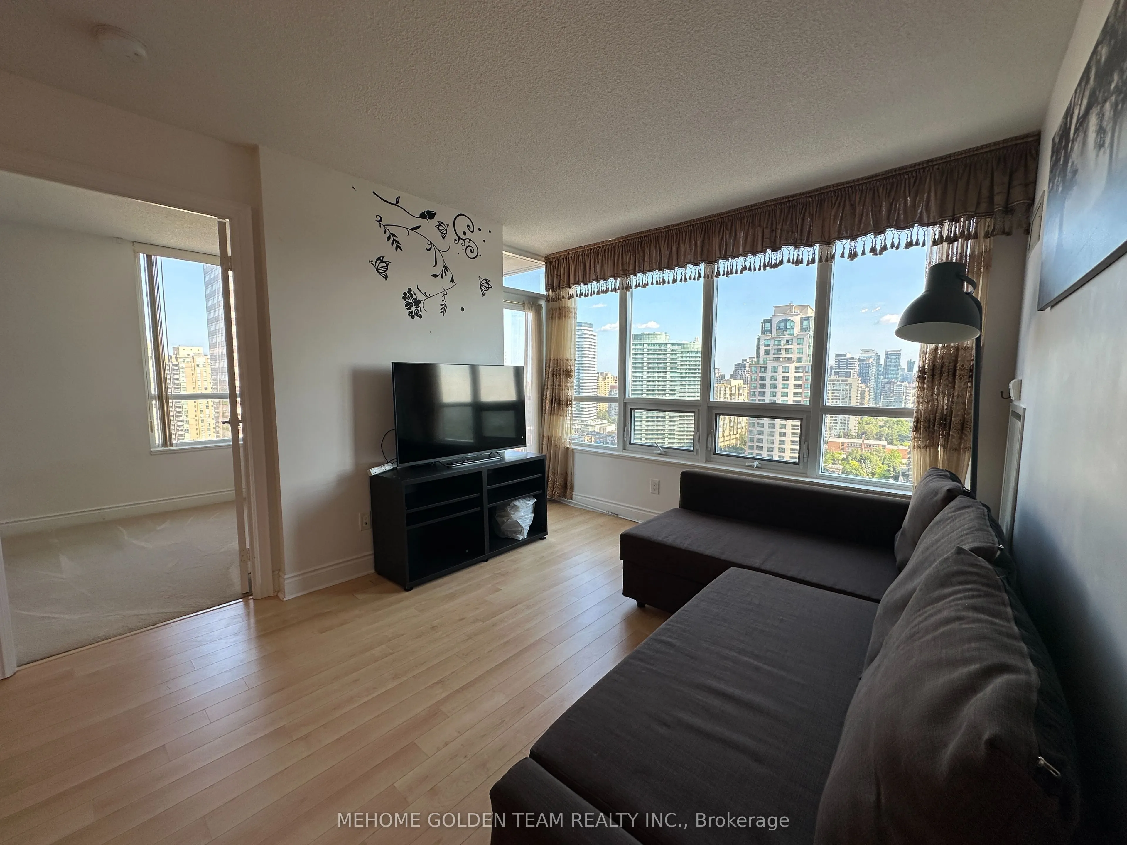 25 Greenview Avenue, #1926