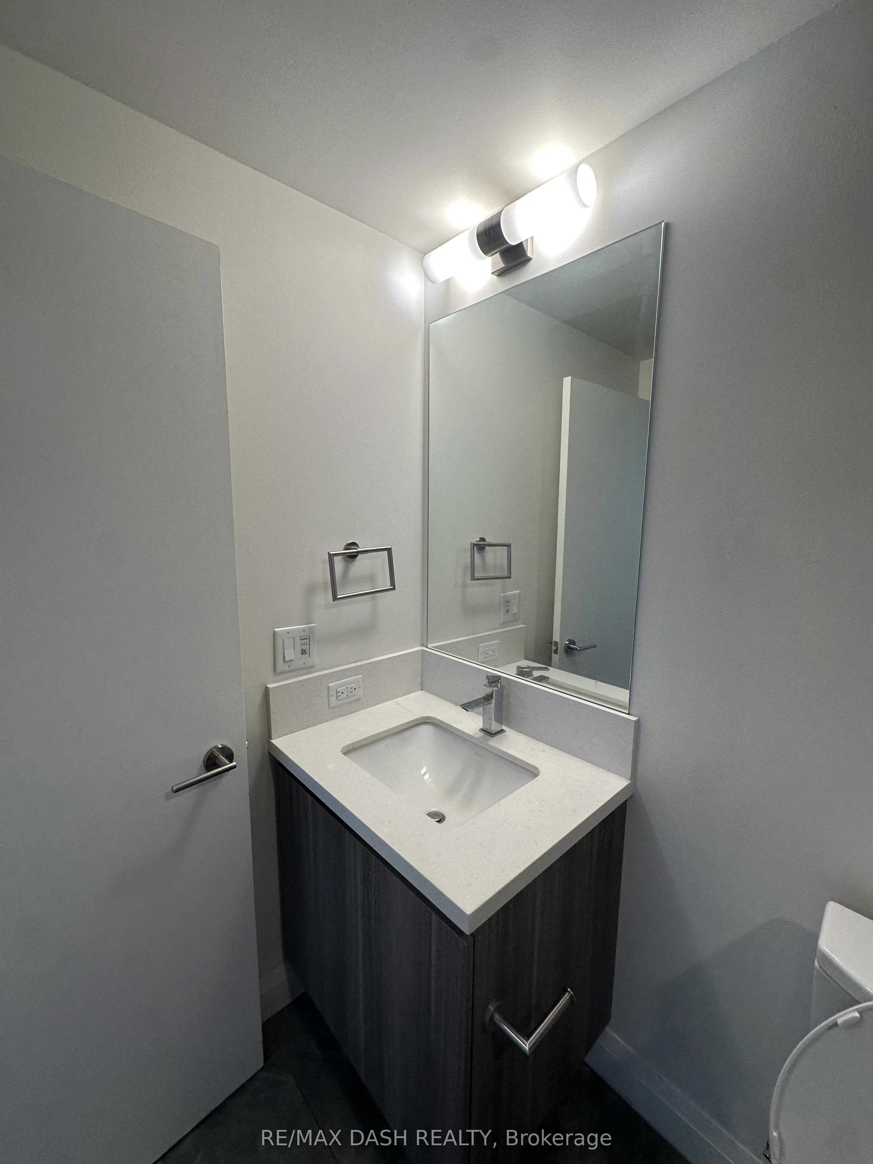 151 Avenue Road #501