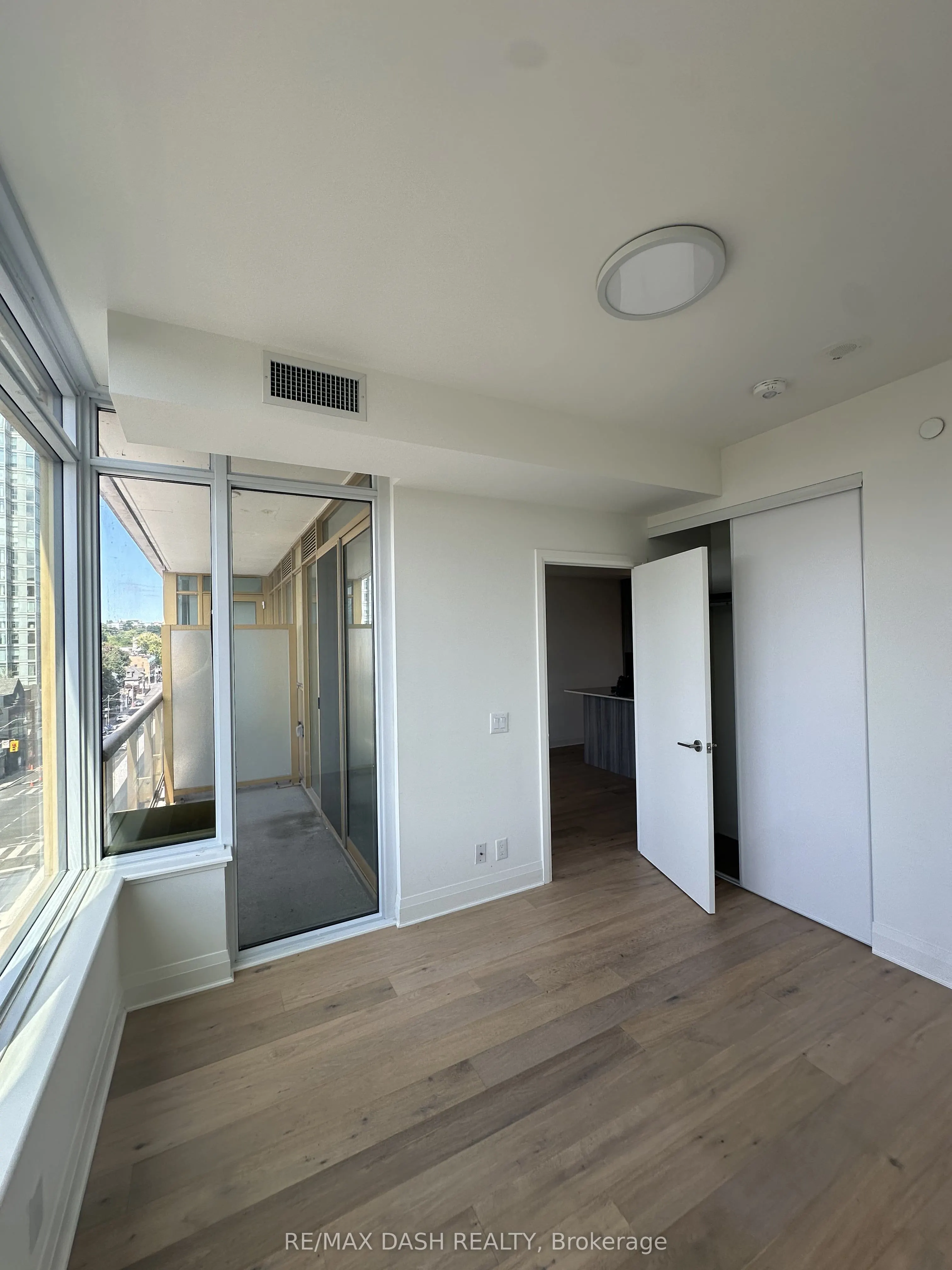 151 Avenue Road #501