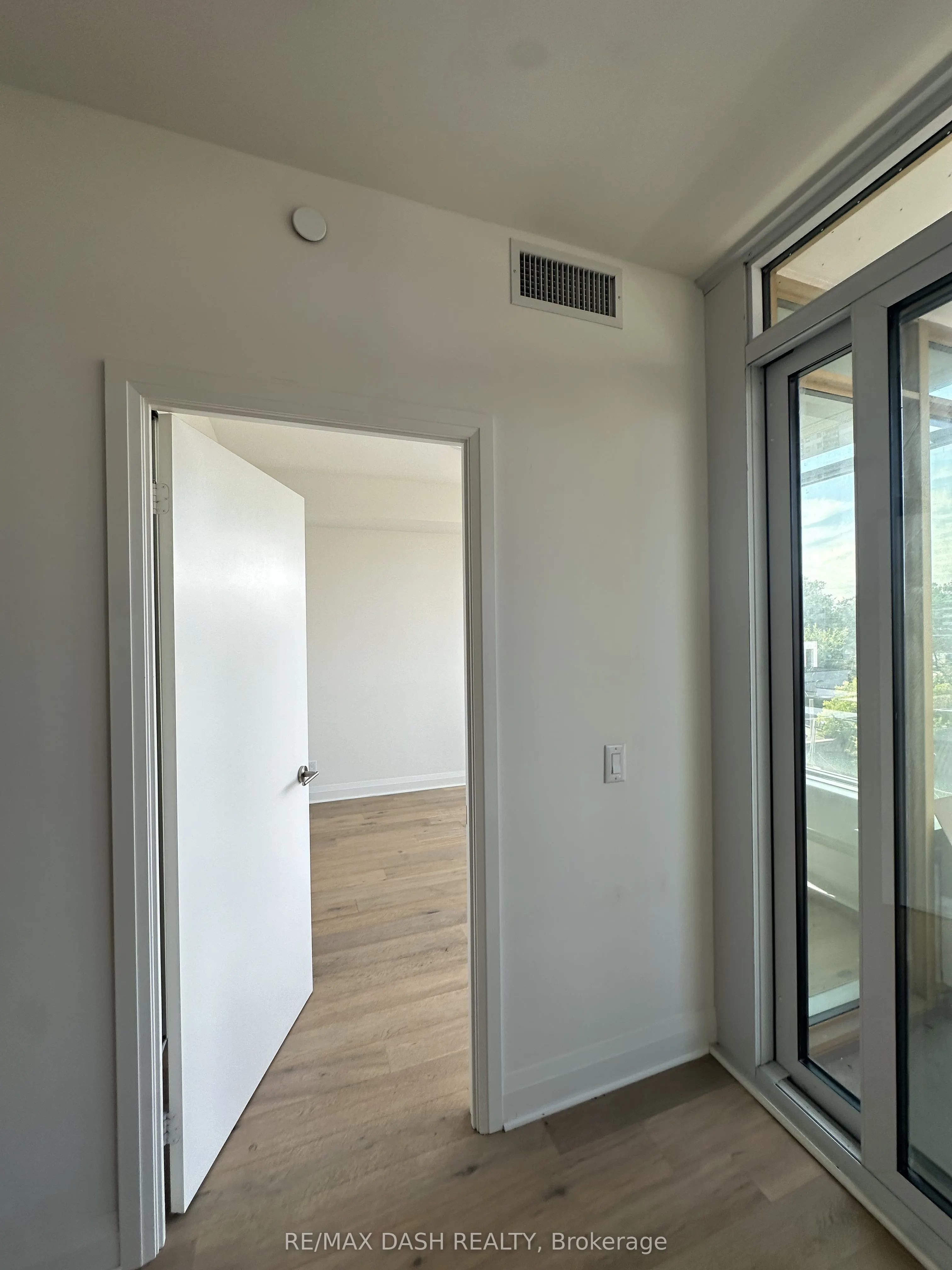 151 Avenue Road #501