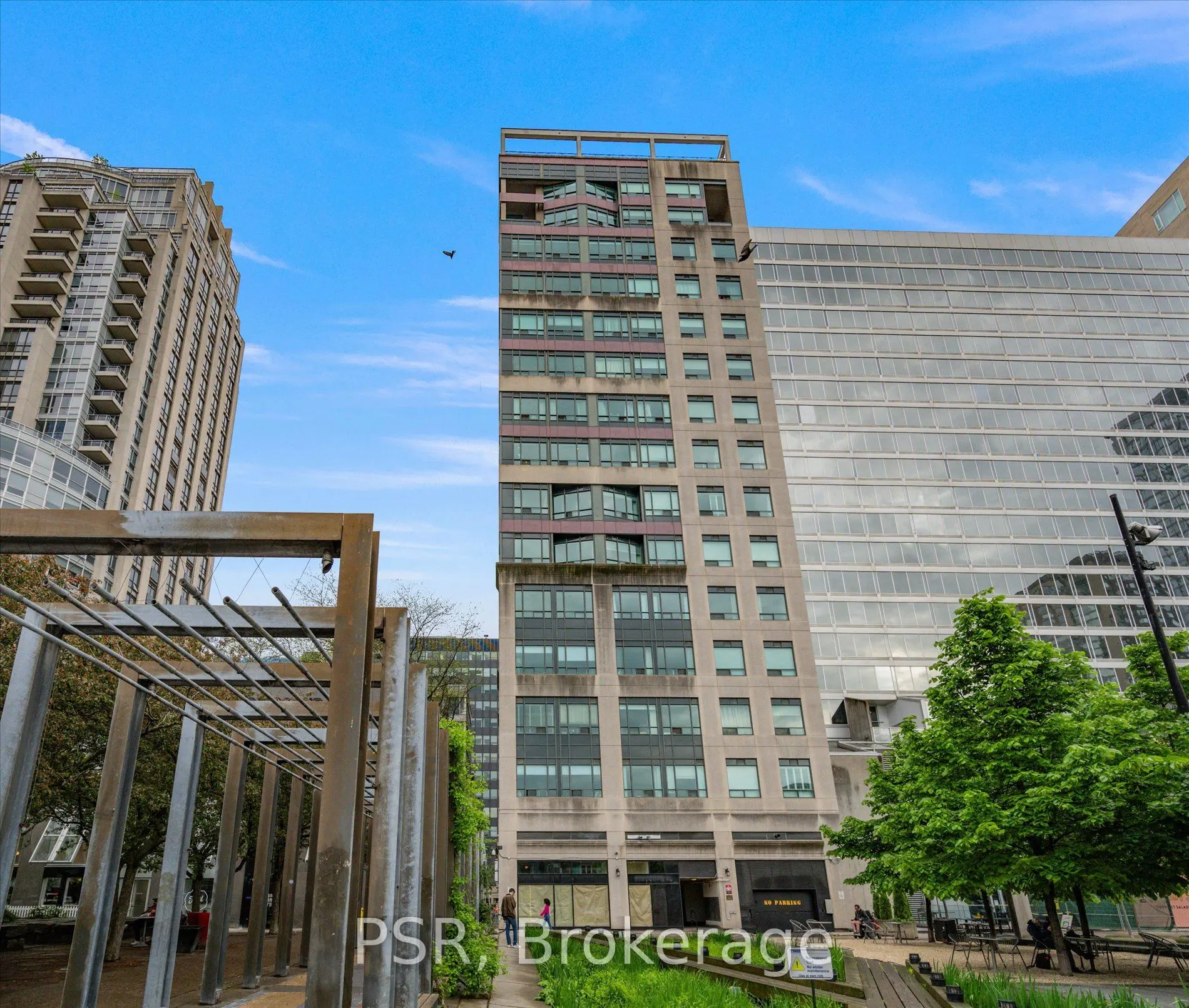 102 Bloor Street W, #601