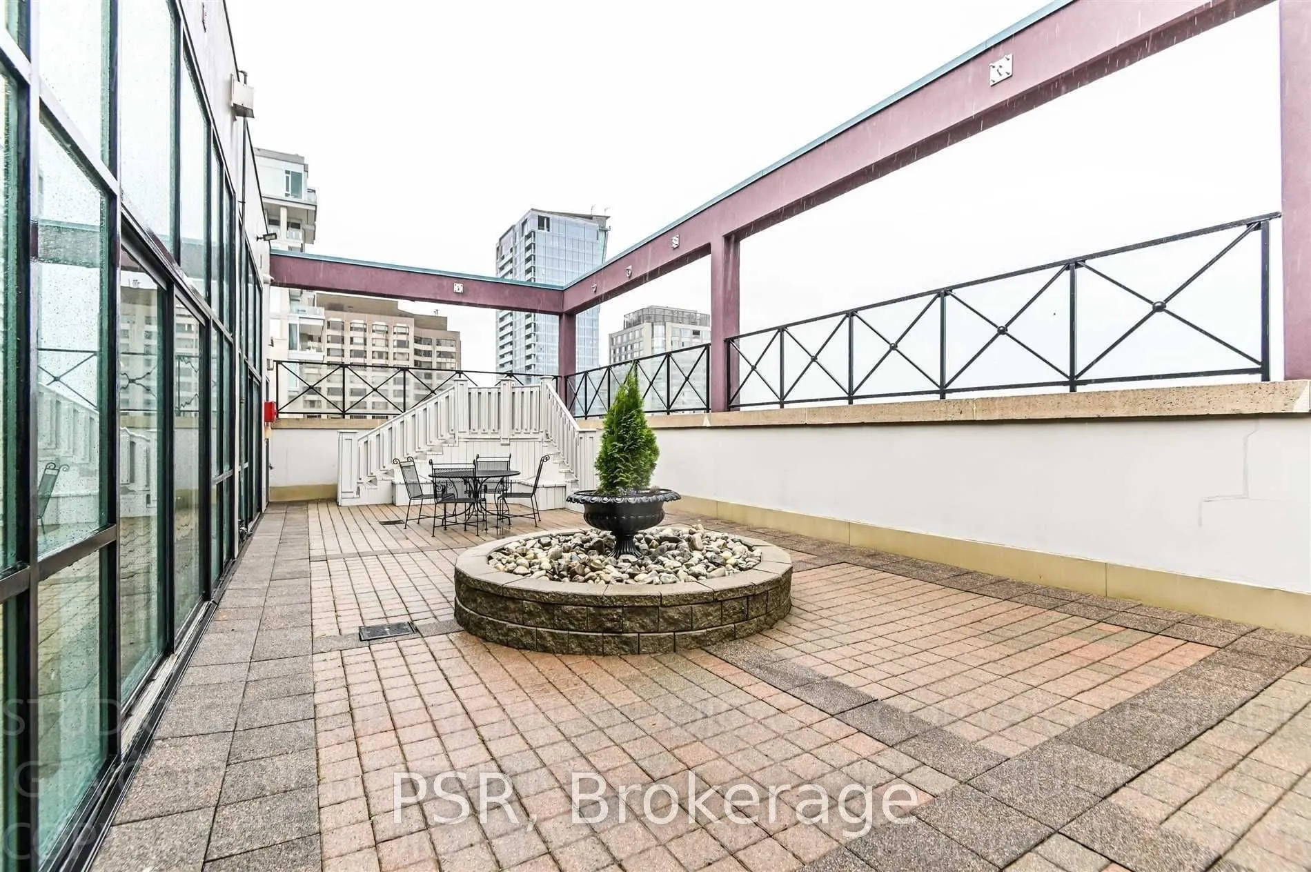 102 Bloor Street W, #601
