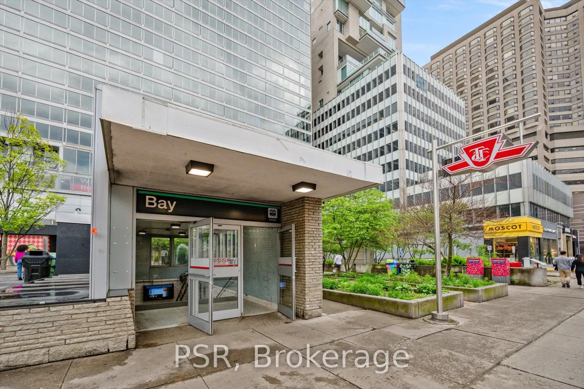 102 Bloor Street W, #601