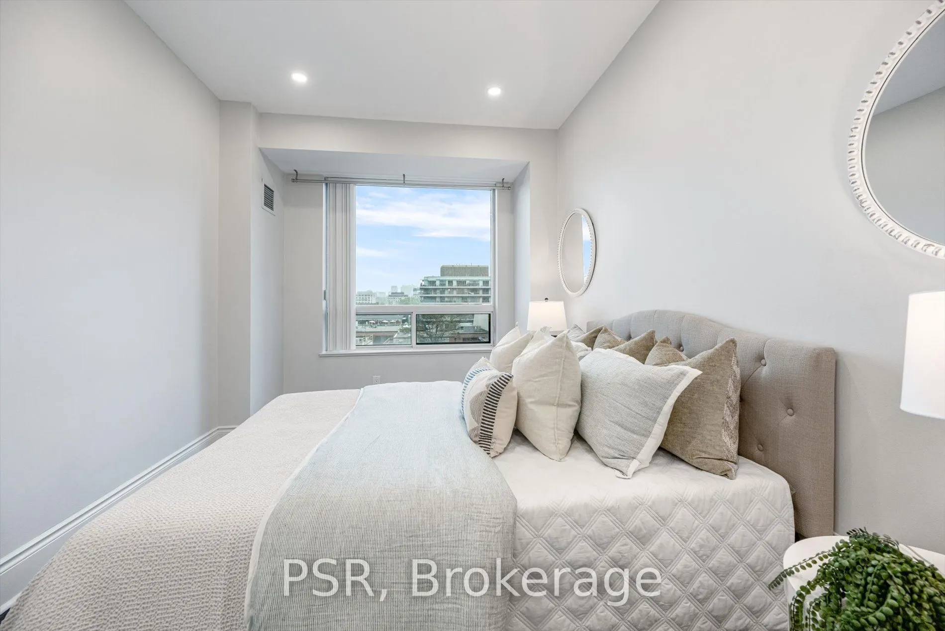 102 Bloor Street W, #601