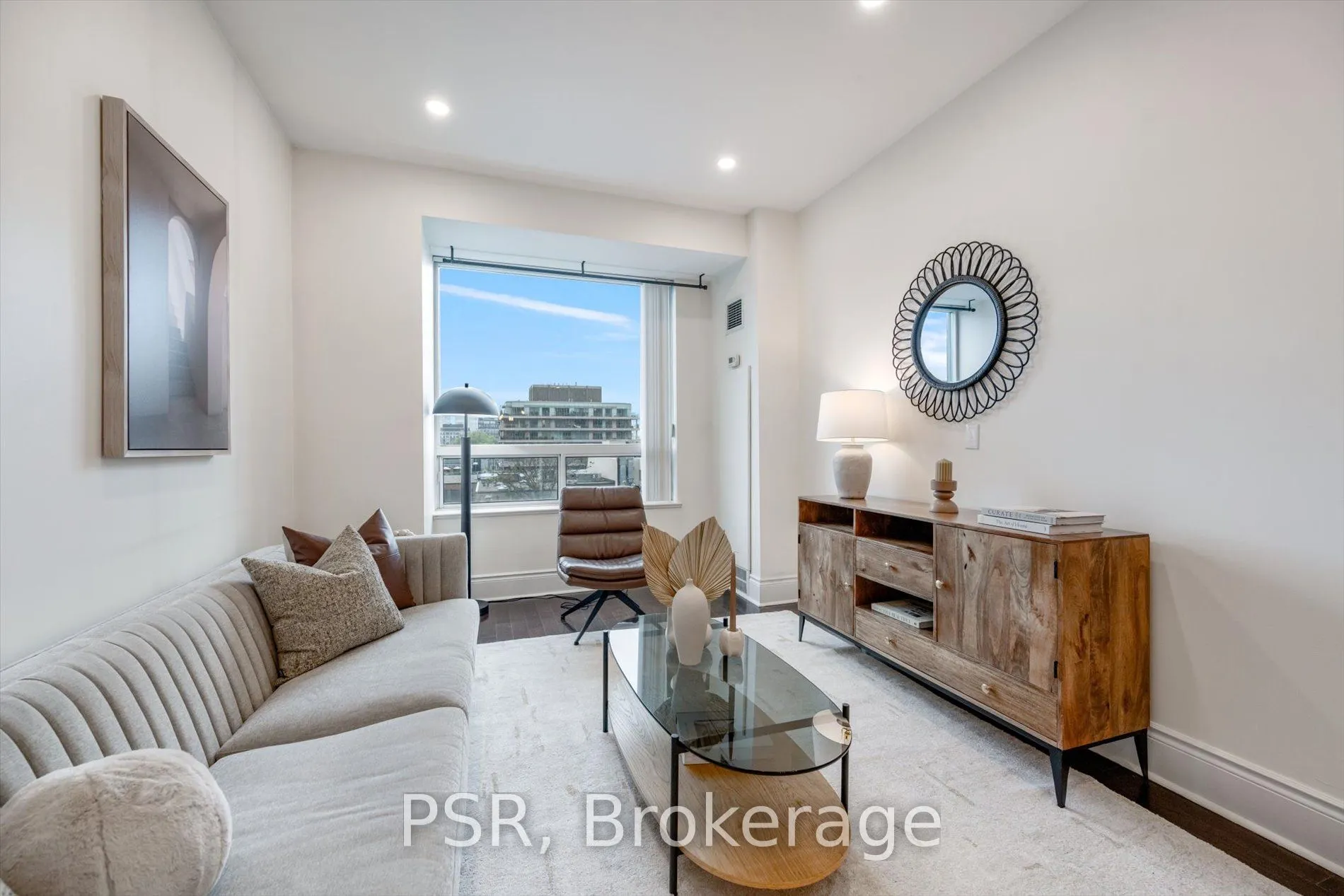 102 Bloor Street W, #601