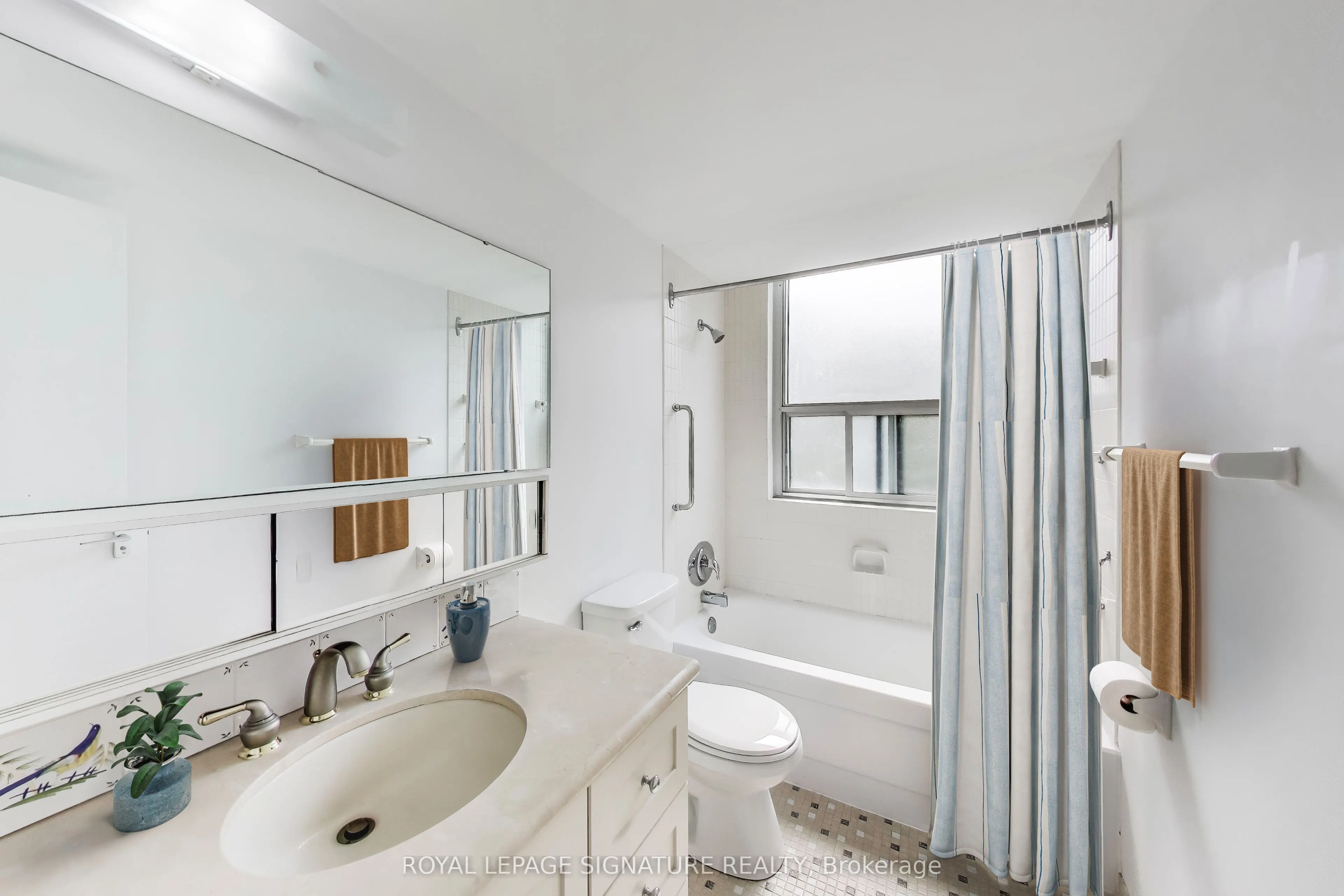 40 Homewood Avenue, #807