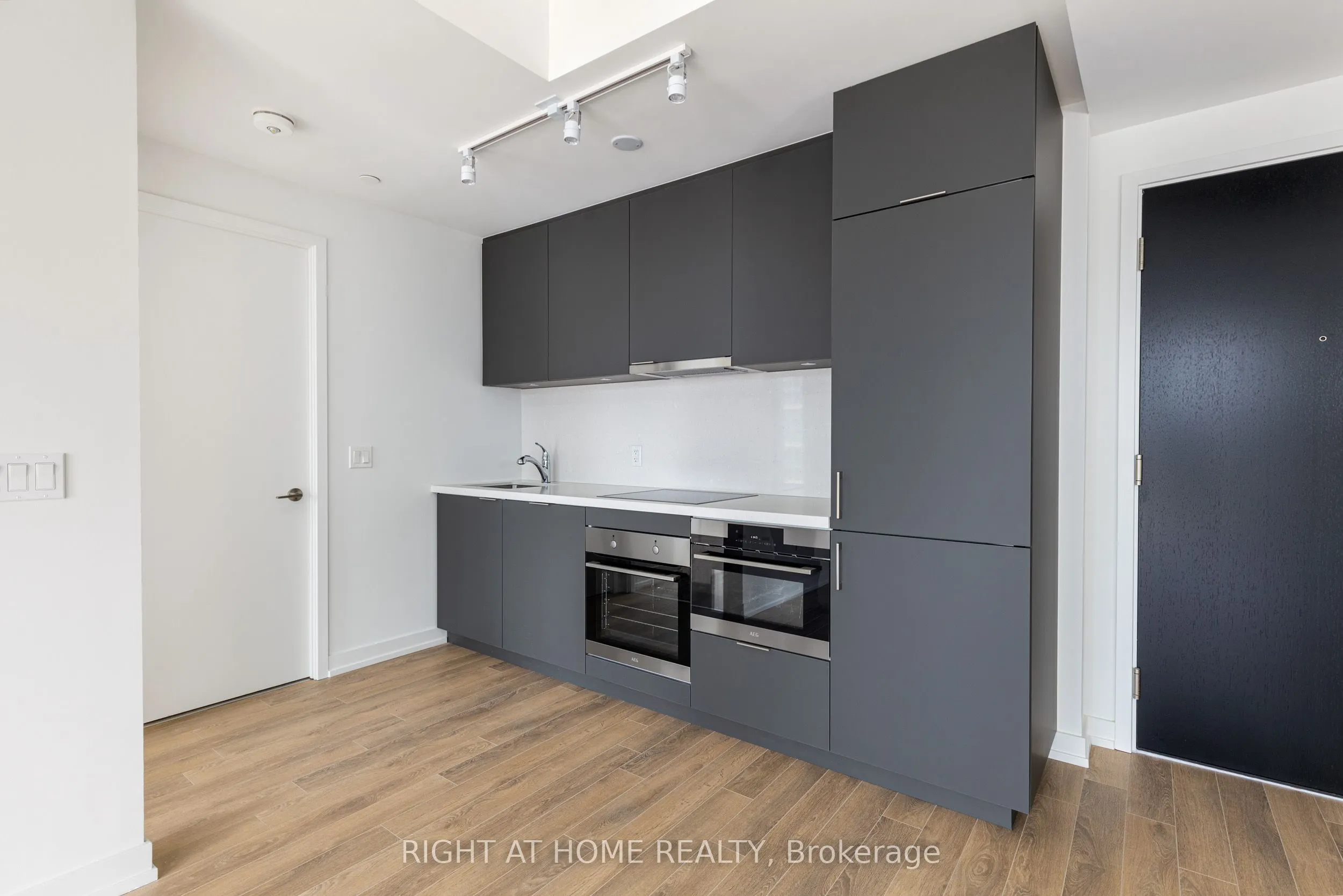 158 Front Street E, #714