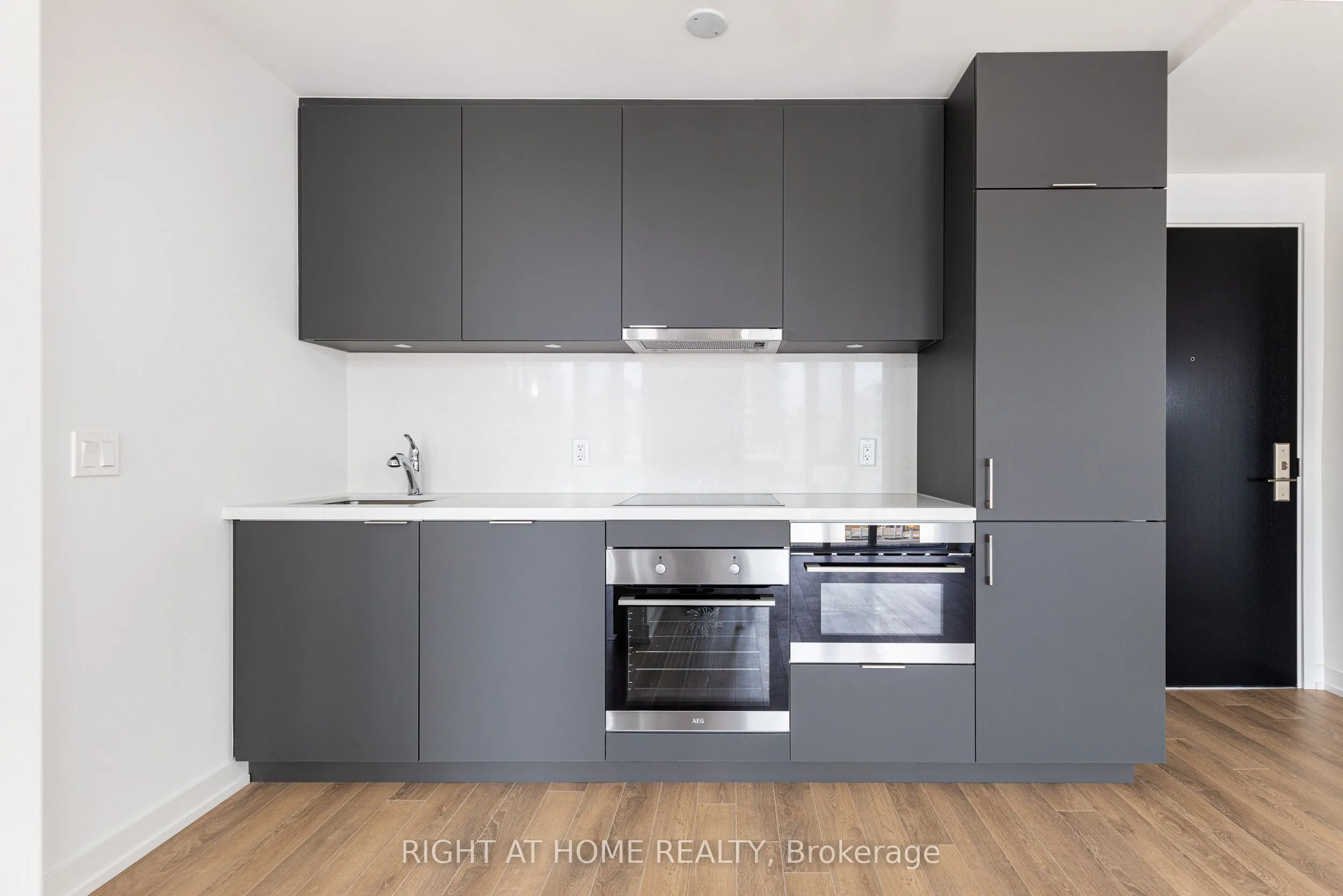 158 Front Street E, #714