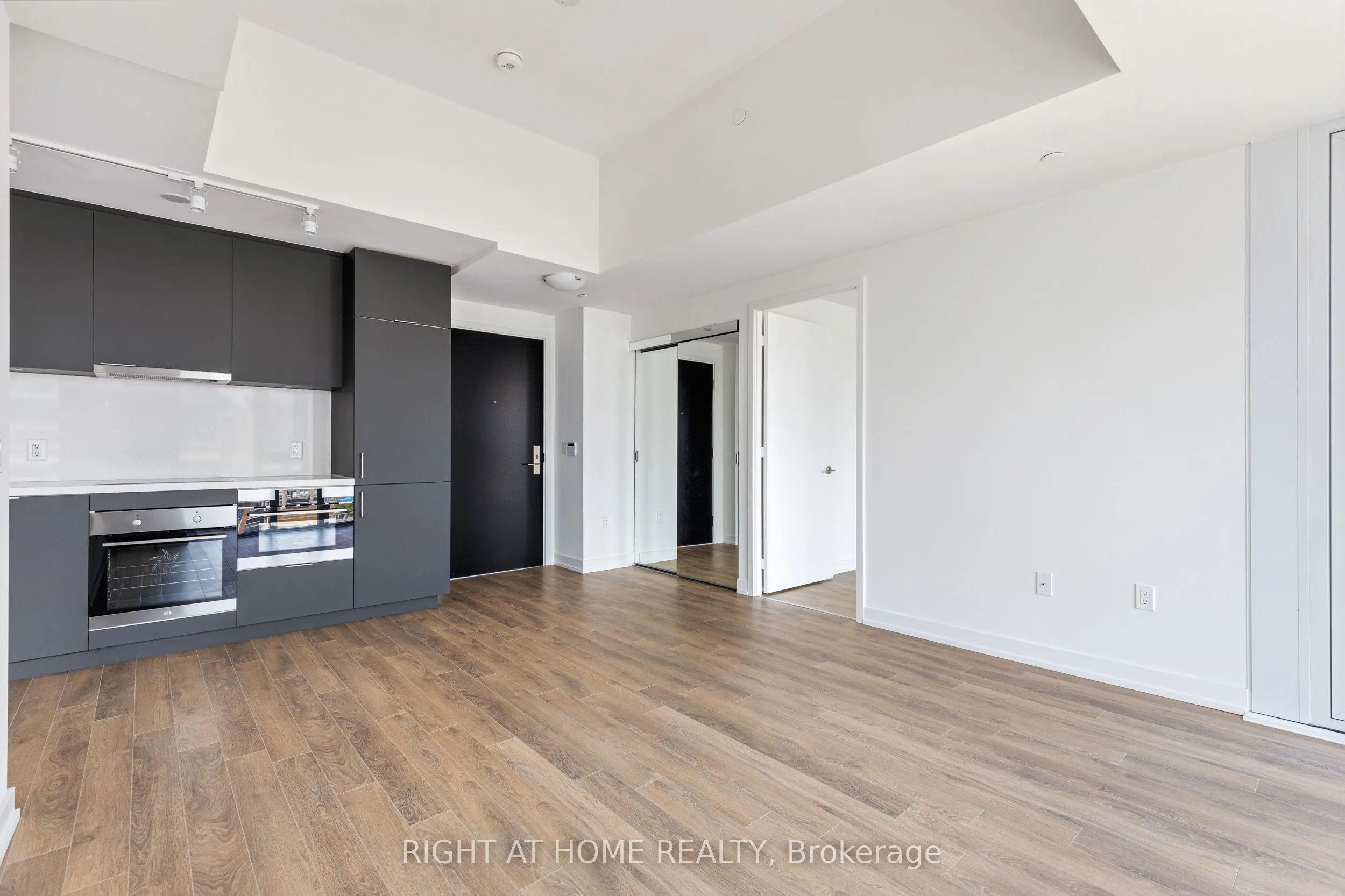 158 Front Street E, #714