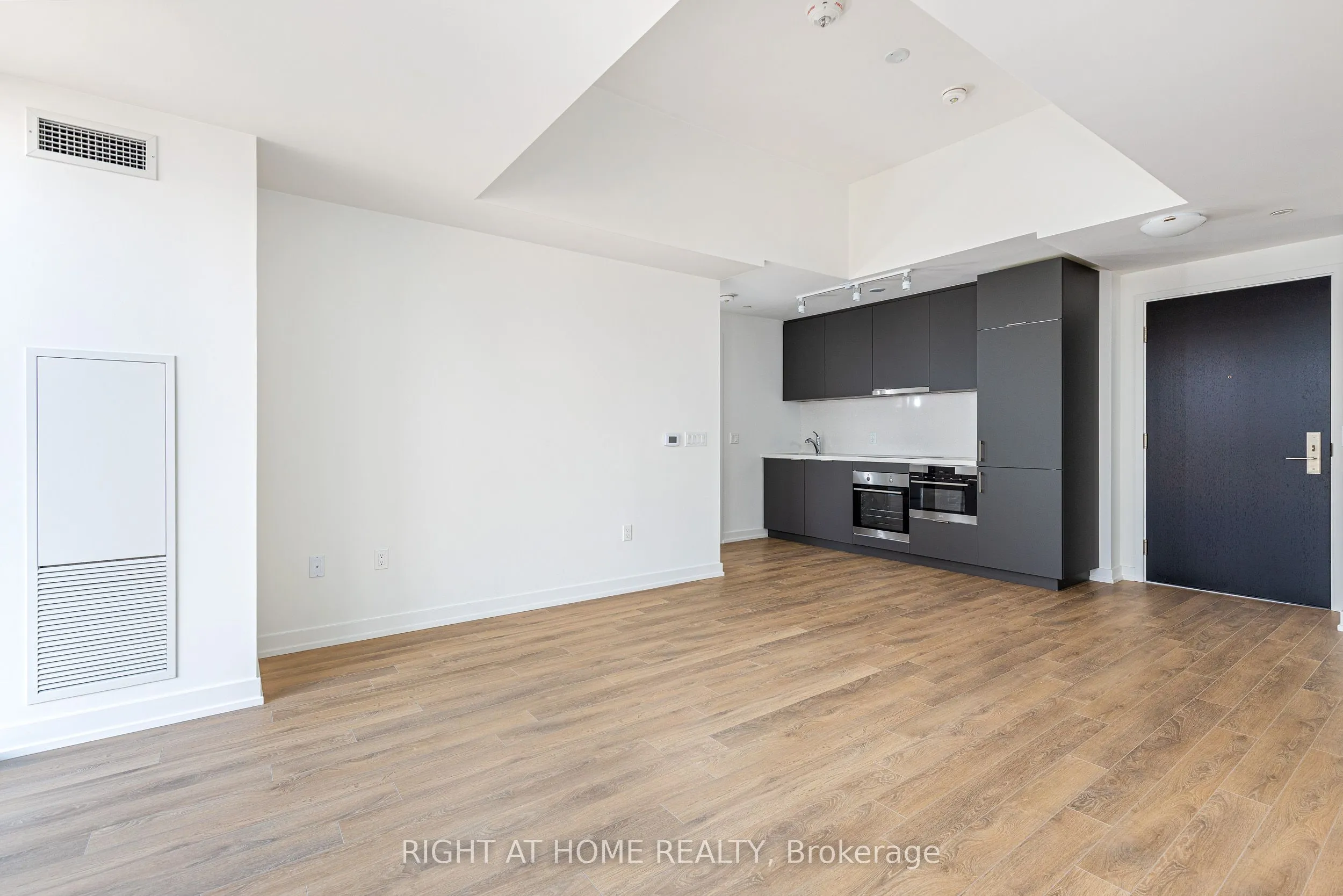 158 Front Street E, #714
