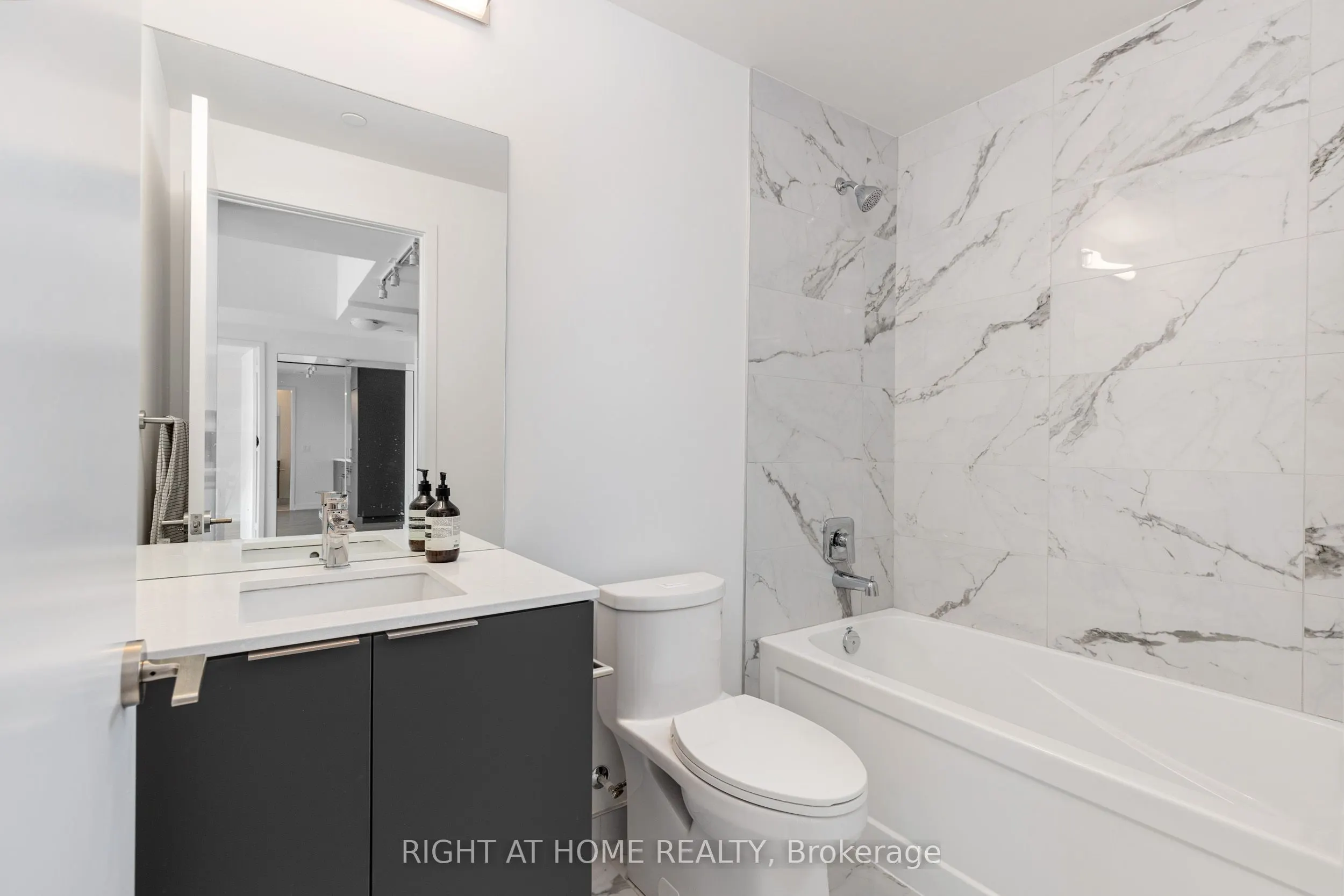 158 Front Street E, #714