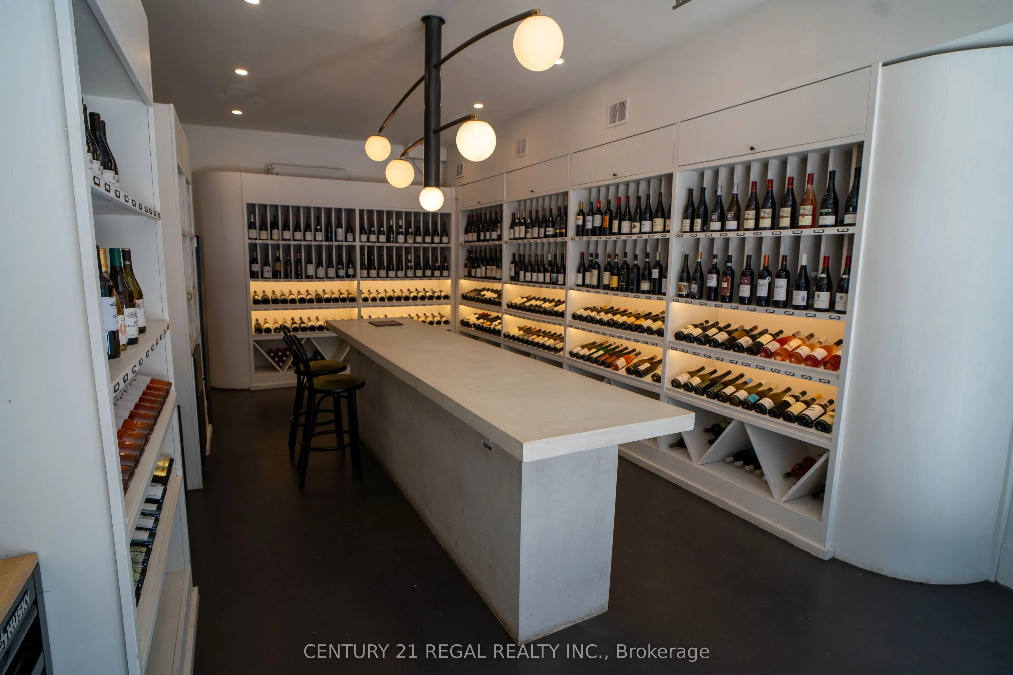 920-922 Queen Street W