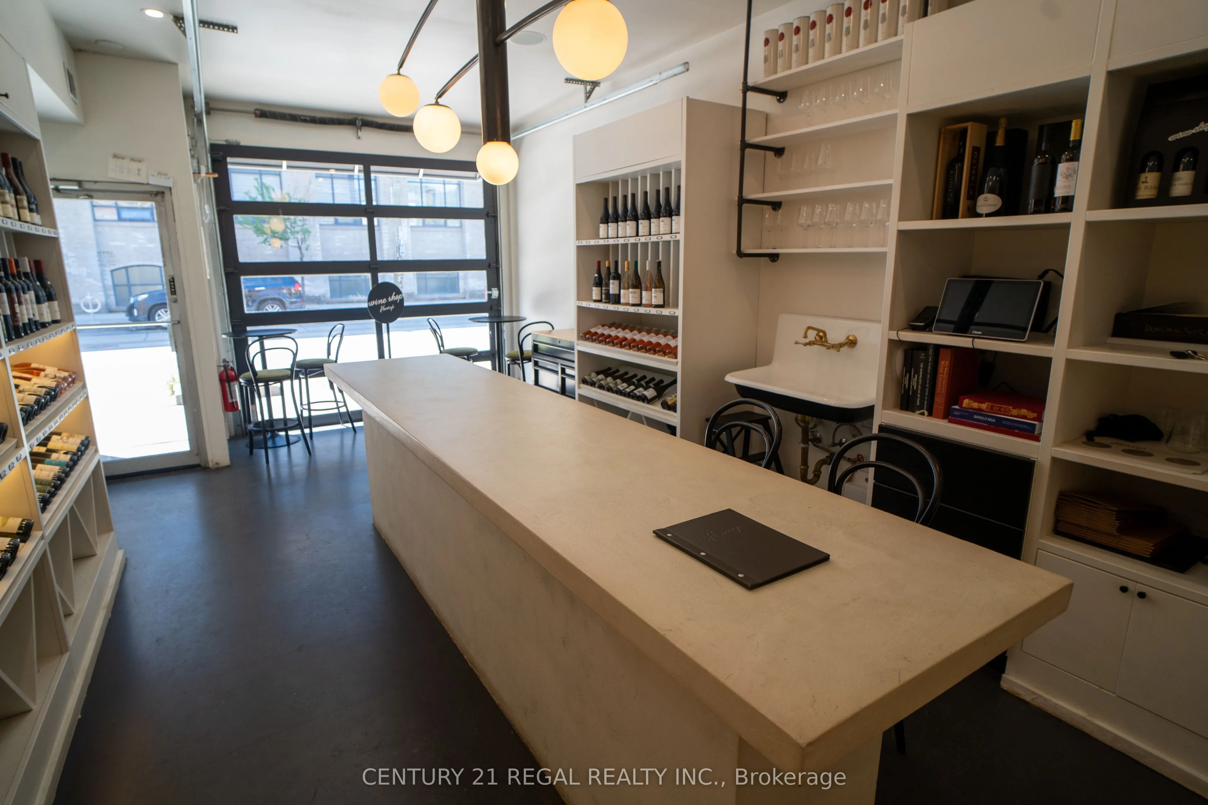 920-922 Queen Street W