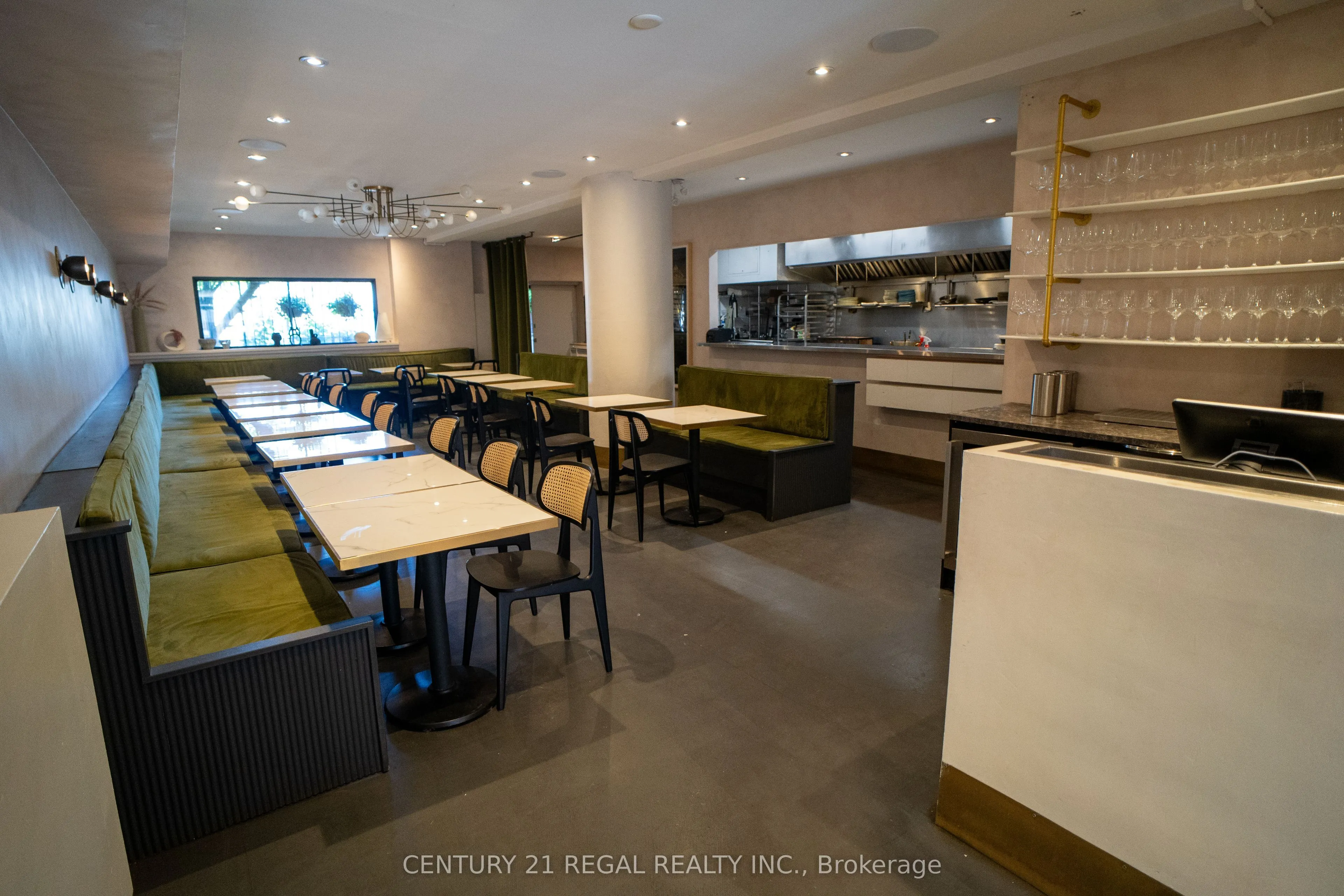 920-922 Queen Street W