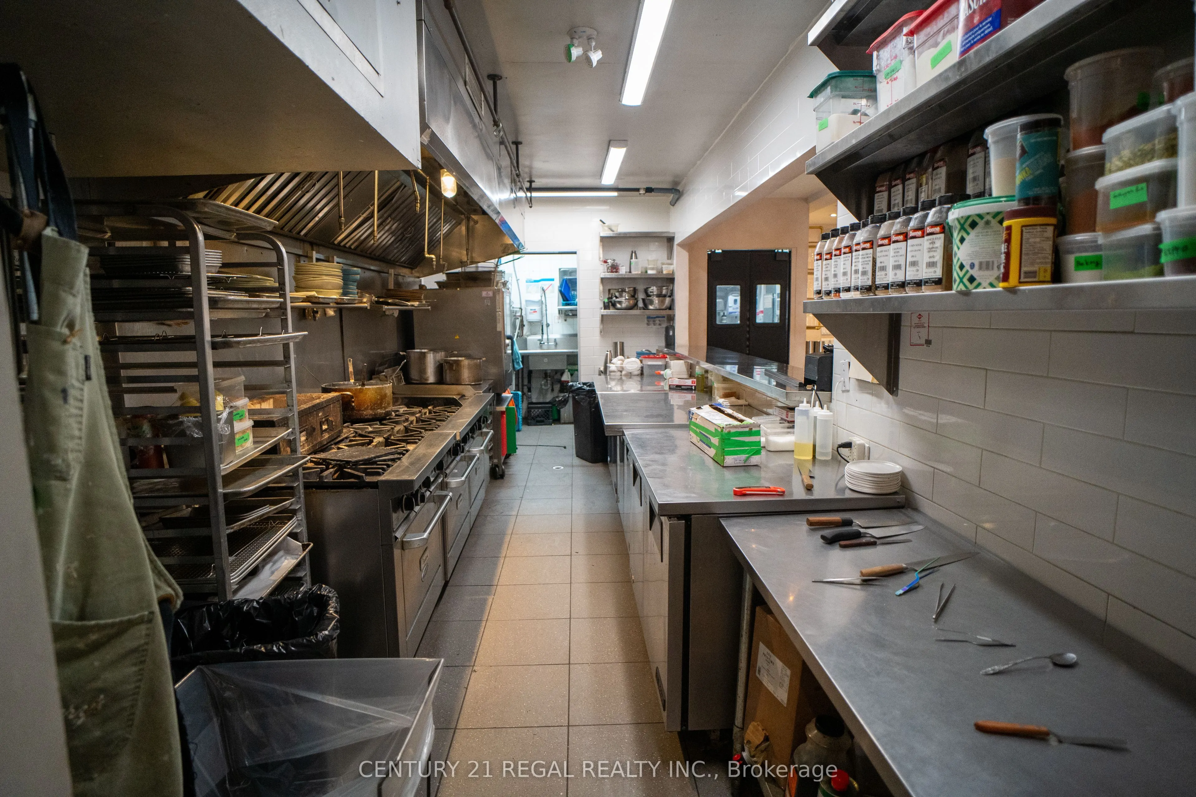 920-922 Queen Street W