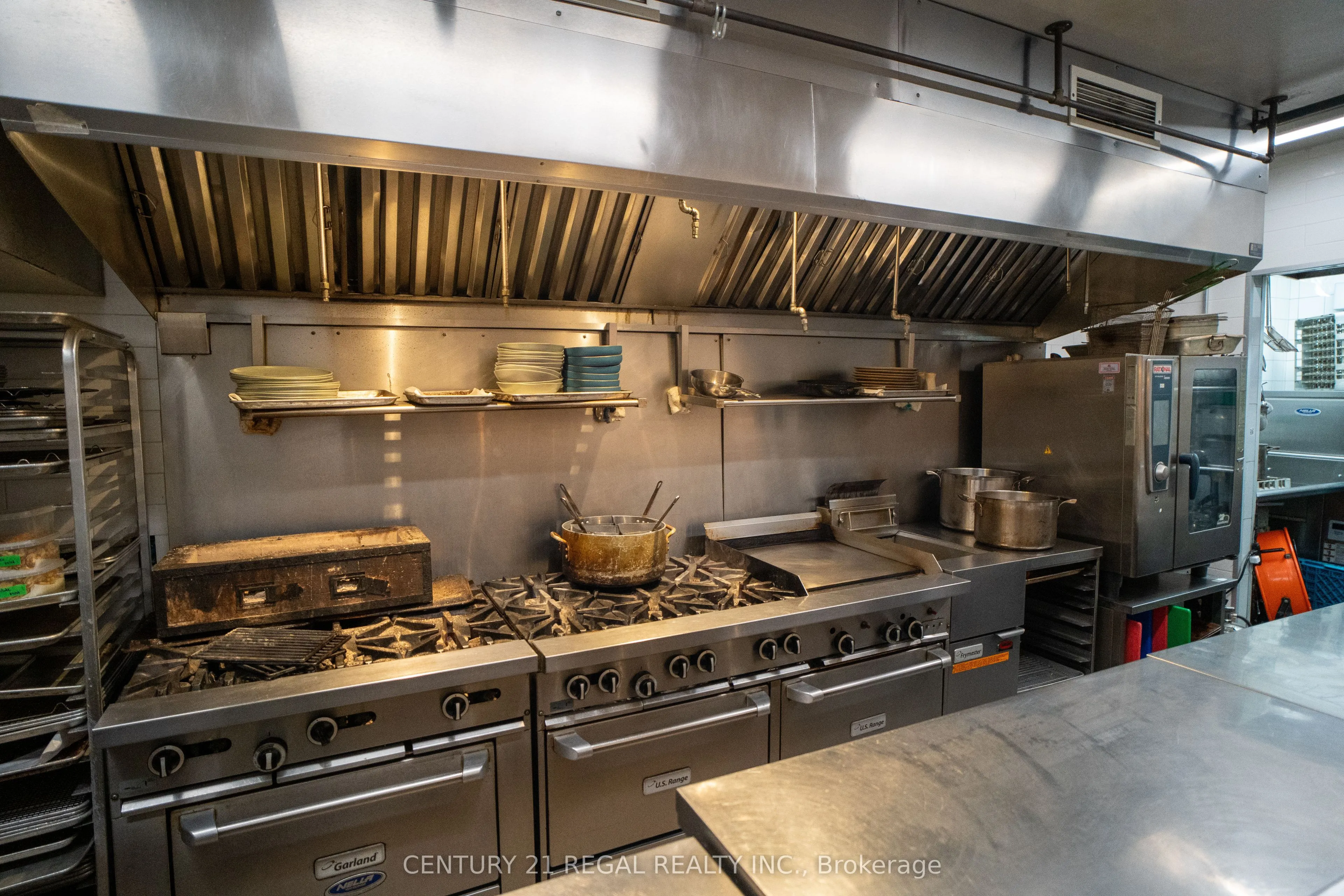 920-922 Queen Street W