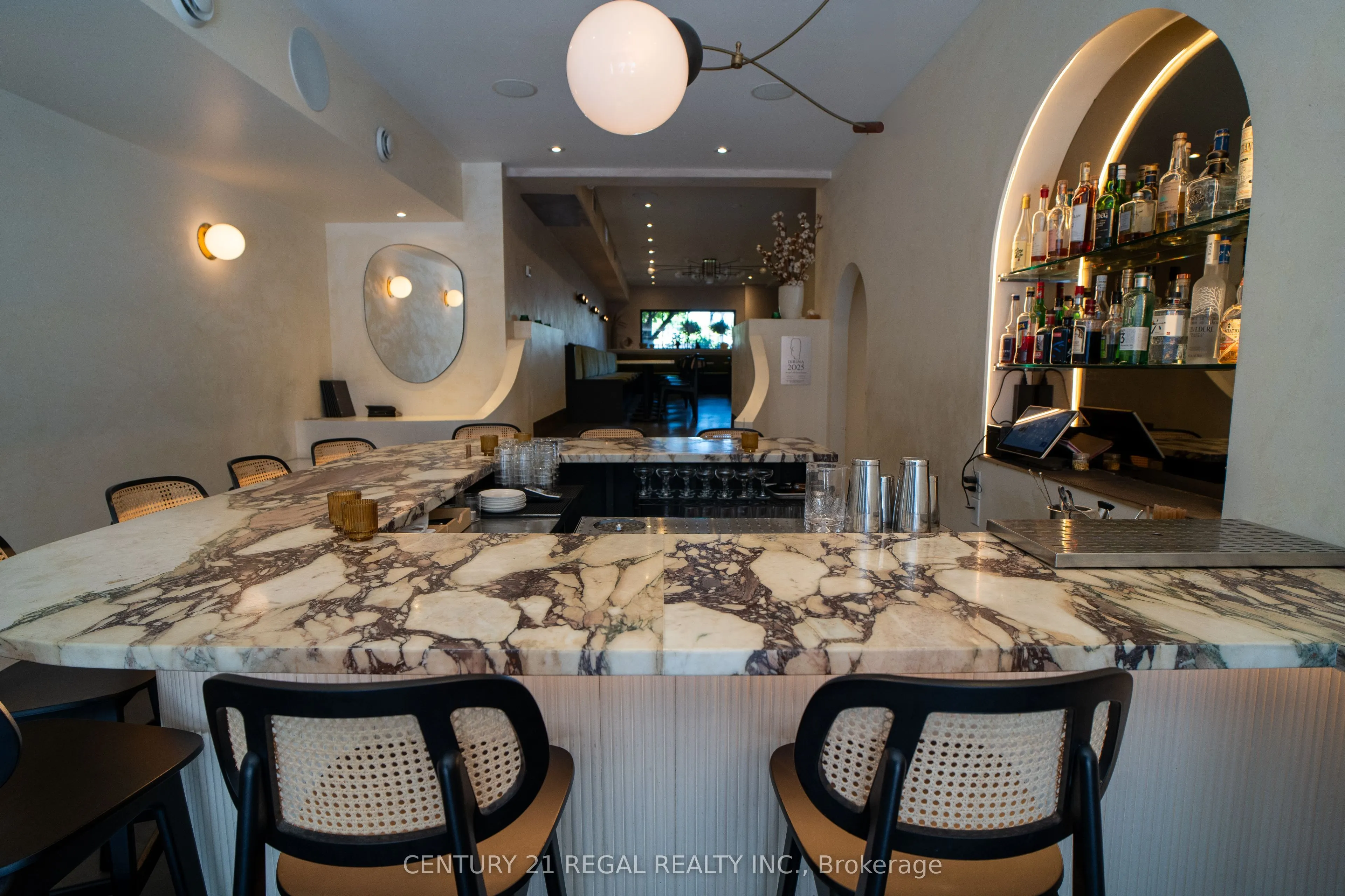 920-922 Queen Street W