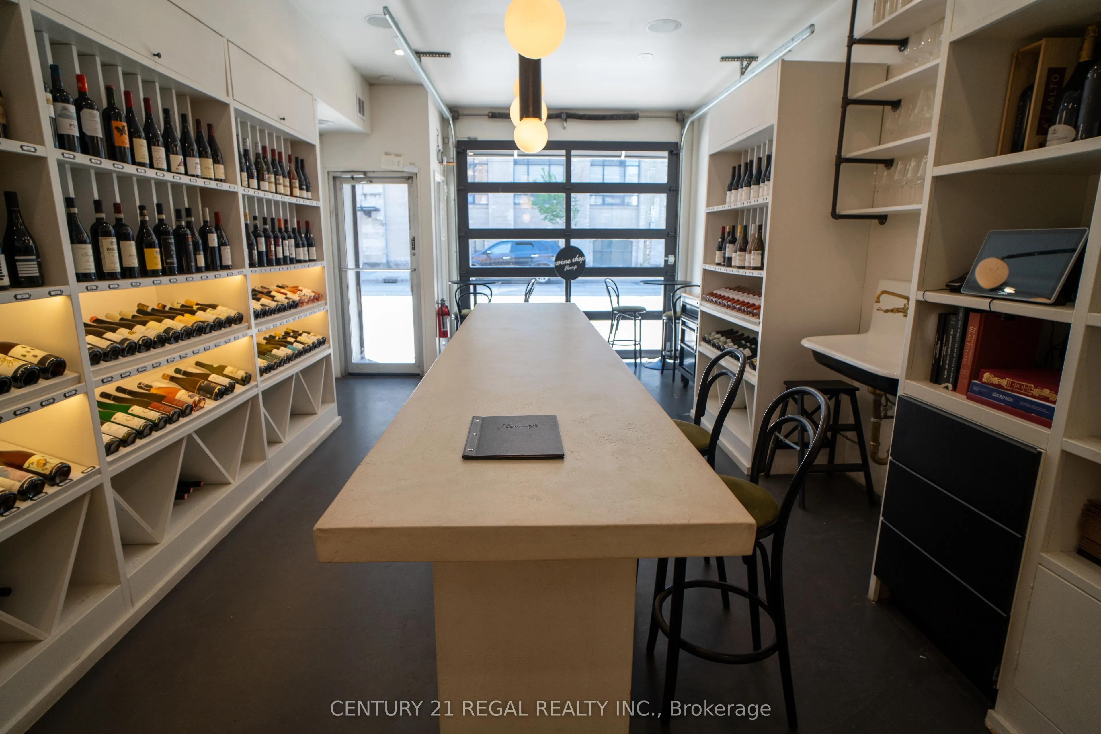920-922 Queen Street W