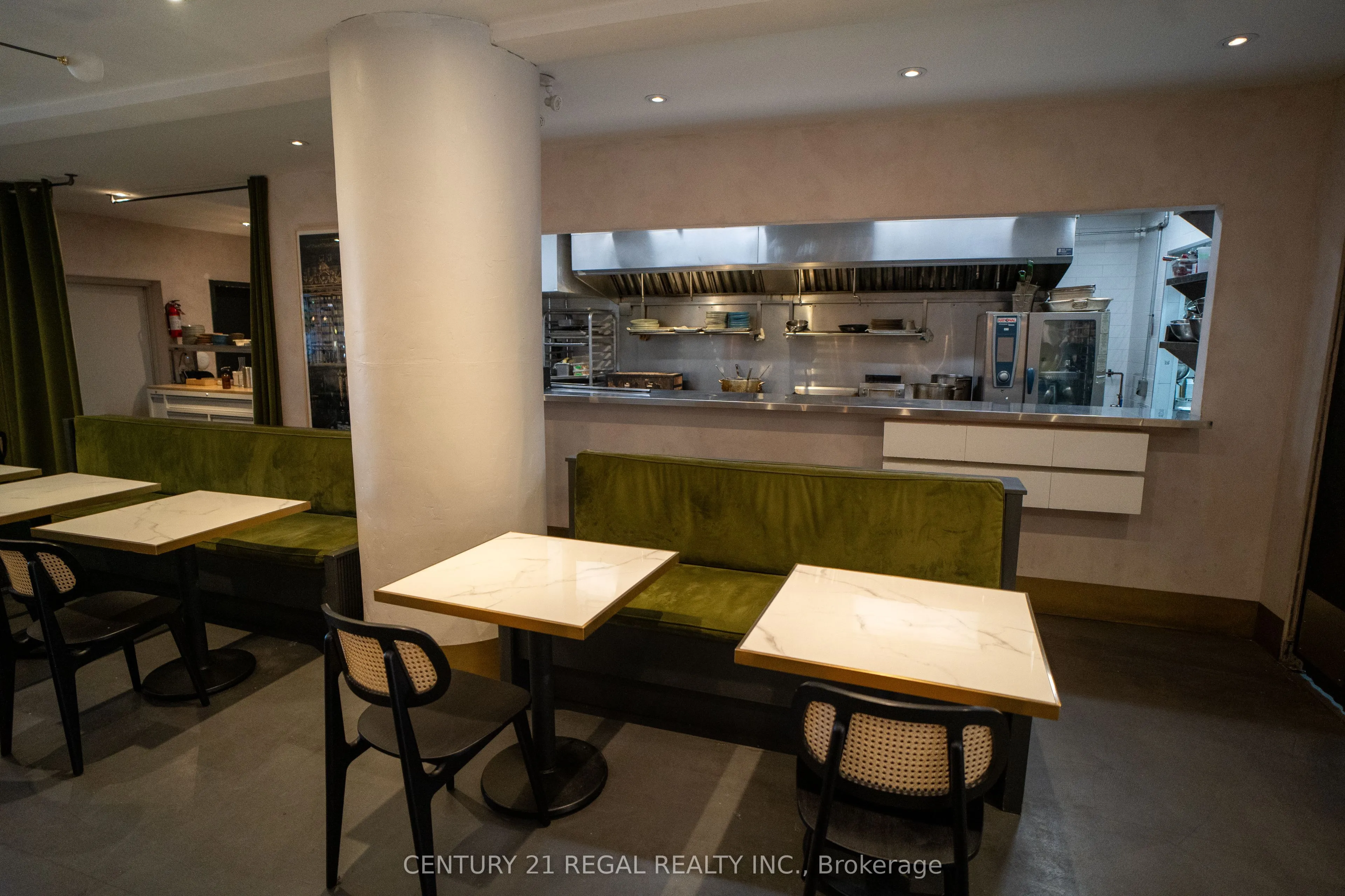 920-922 Queen Street W