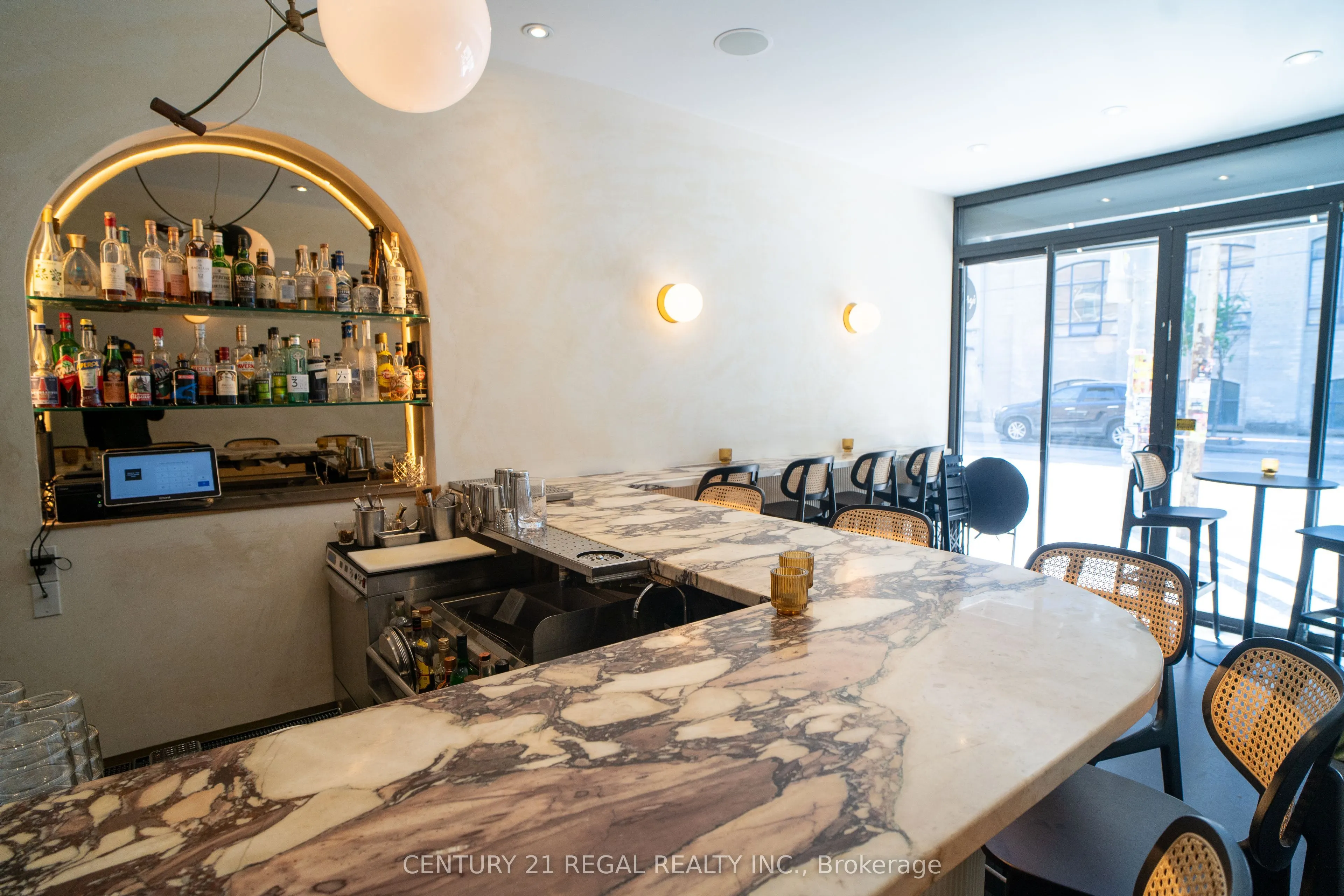 920-922 Queen Street W