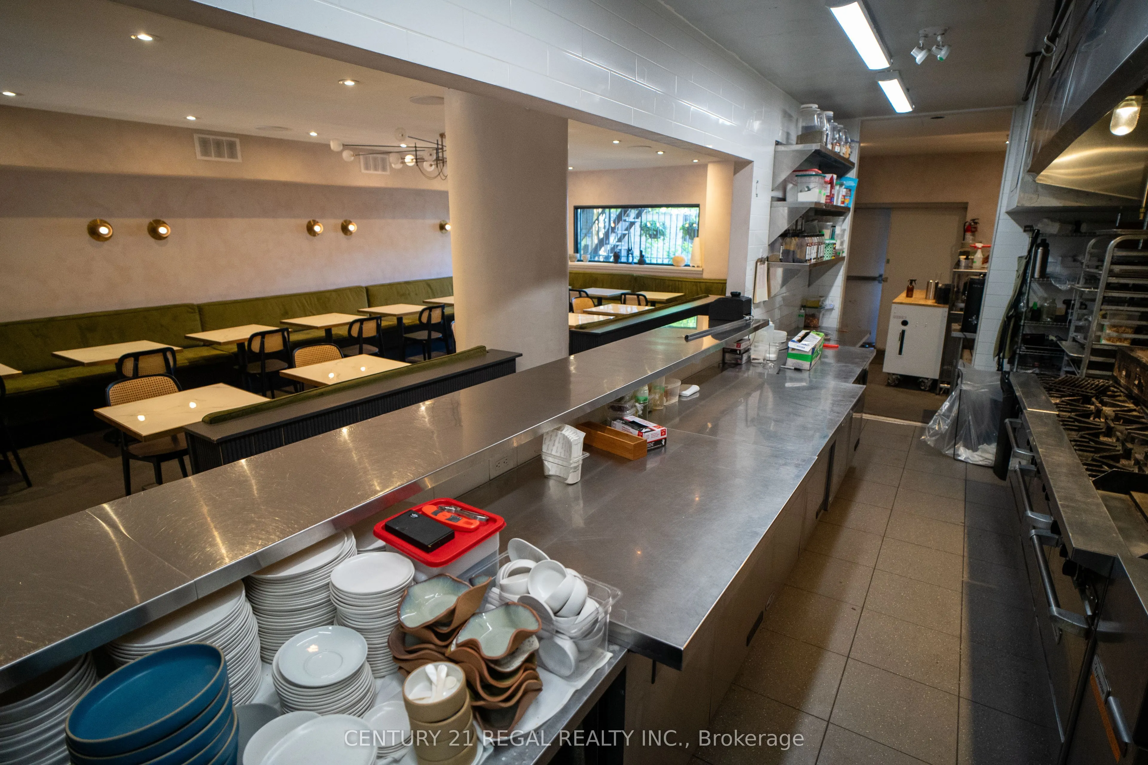920-922 Queen Street W