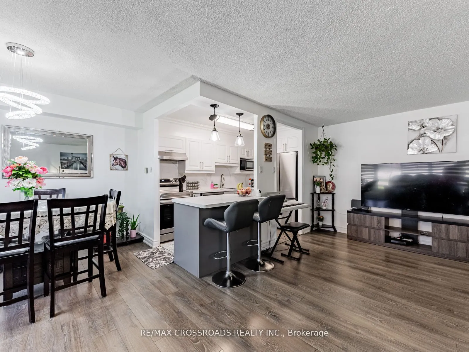 20 Sunrise Avenue, #111