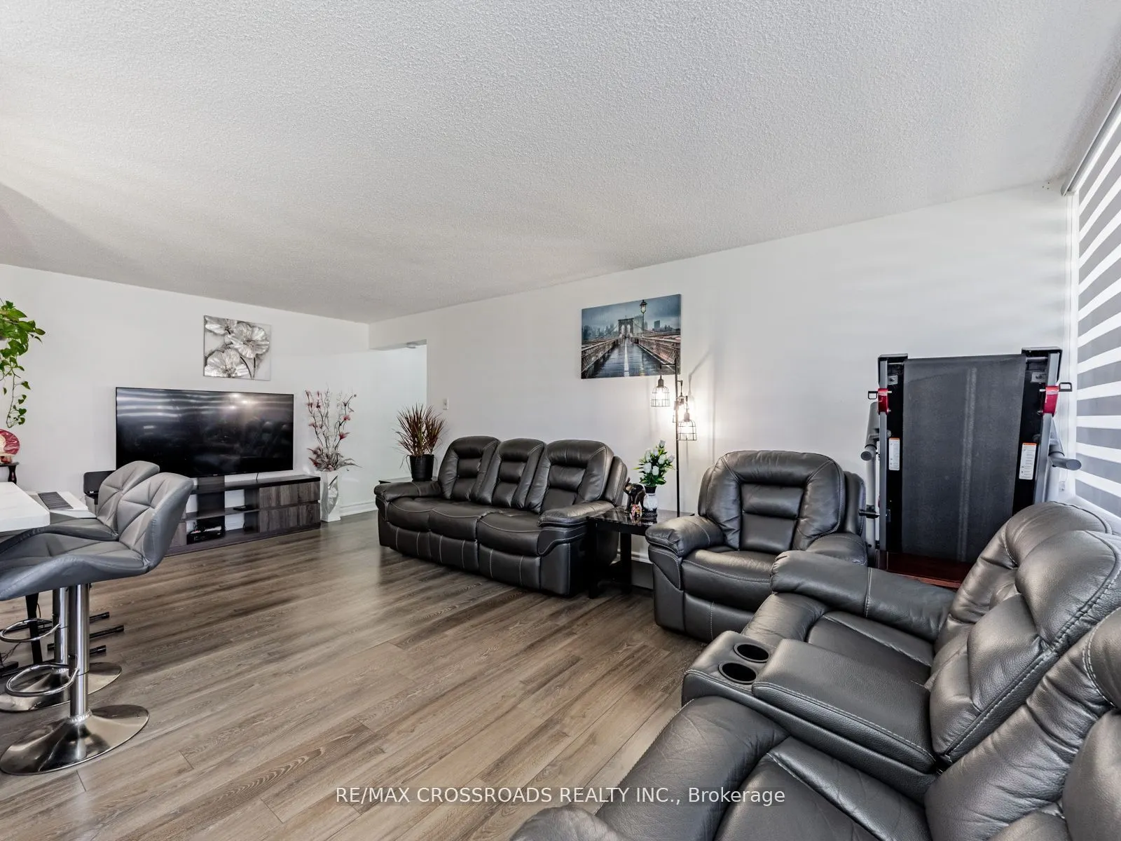 20 Sunrise Avenue, #111