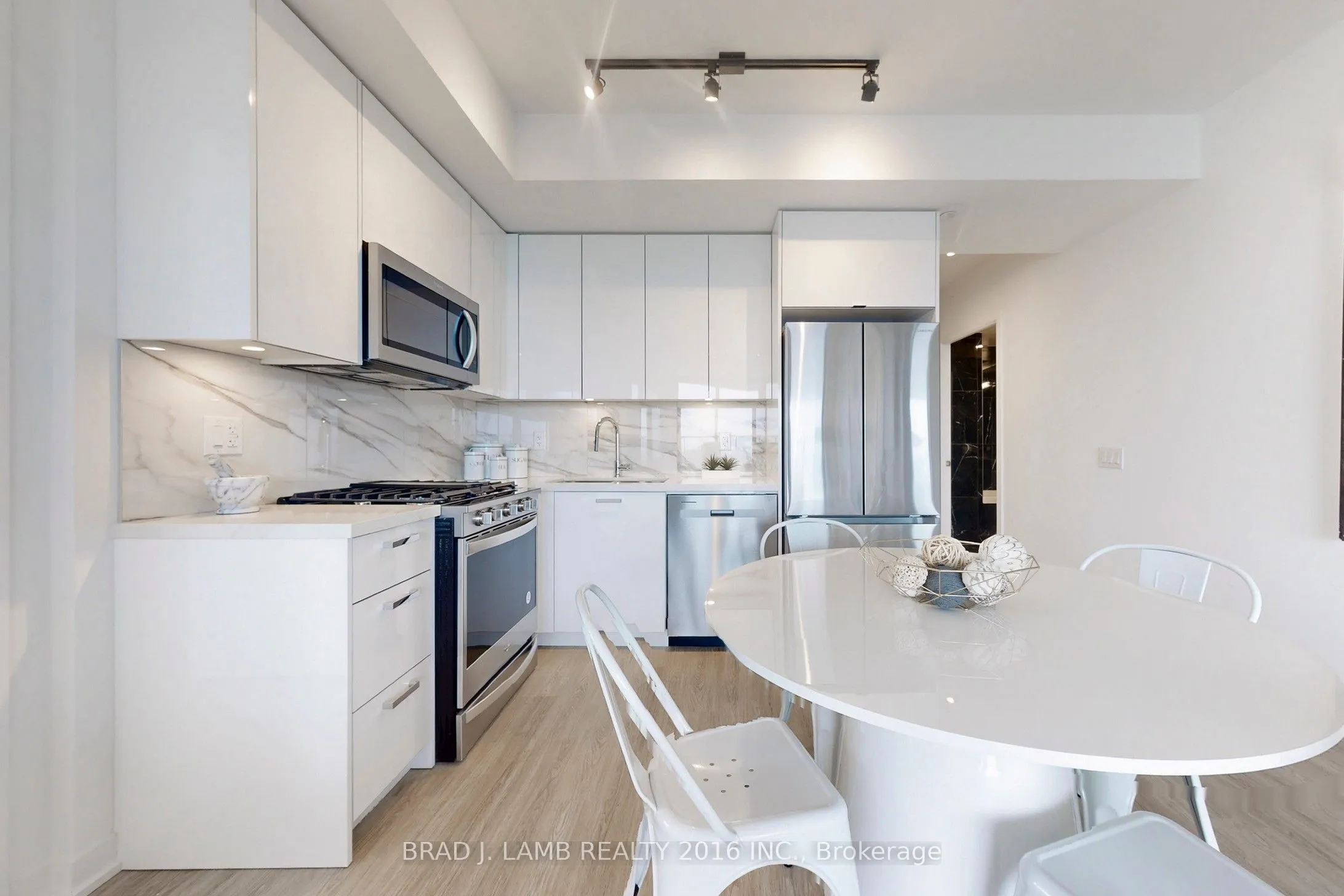 195 McCaul Street, #1801