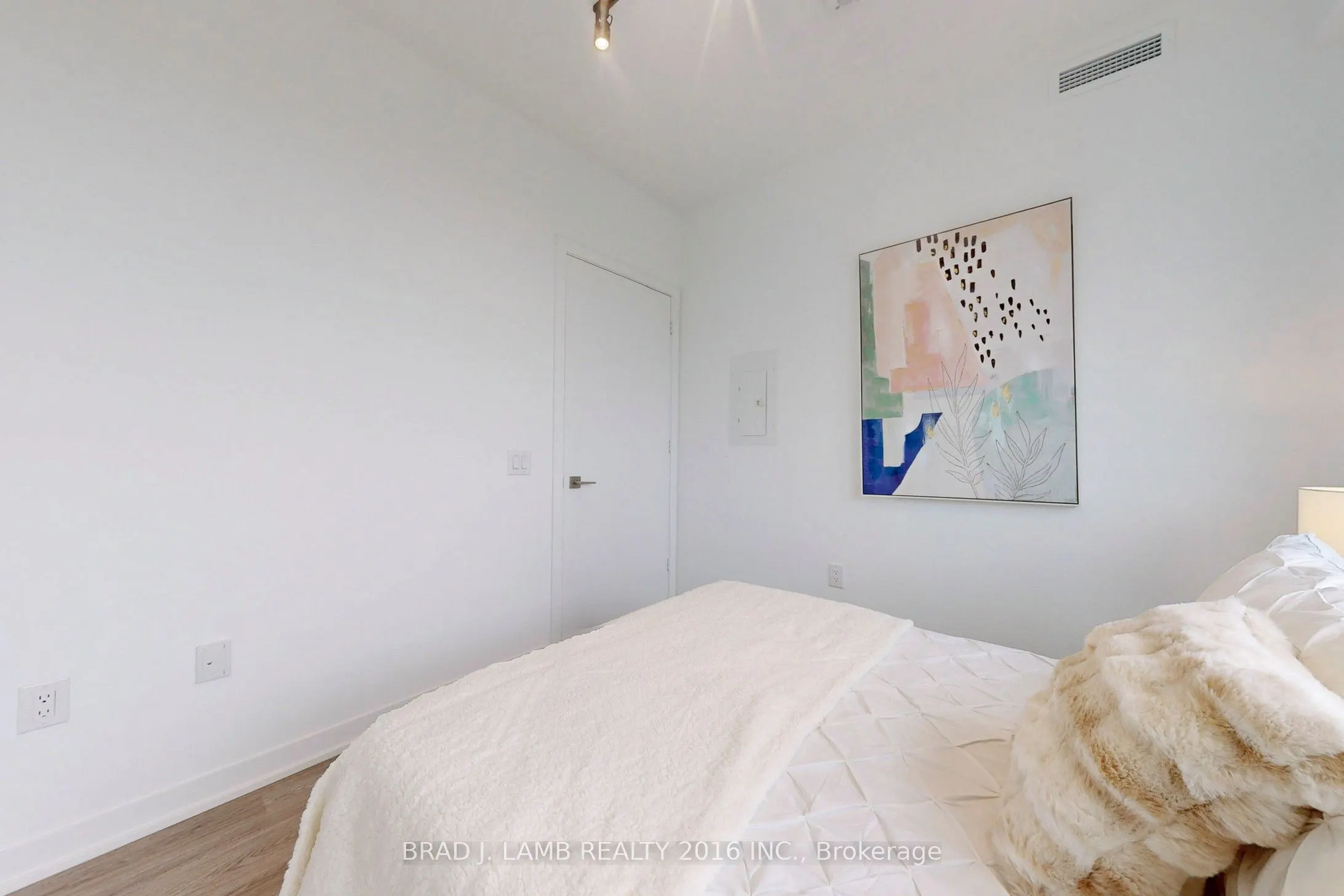 195 McCaul Street, #1801