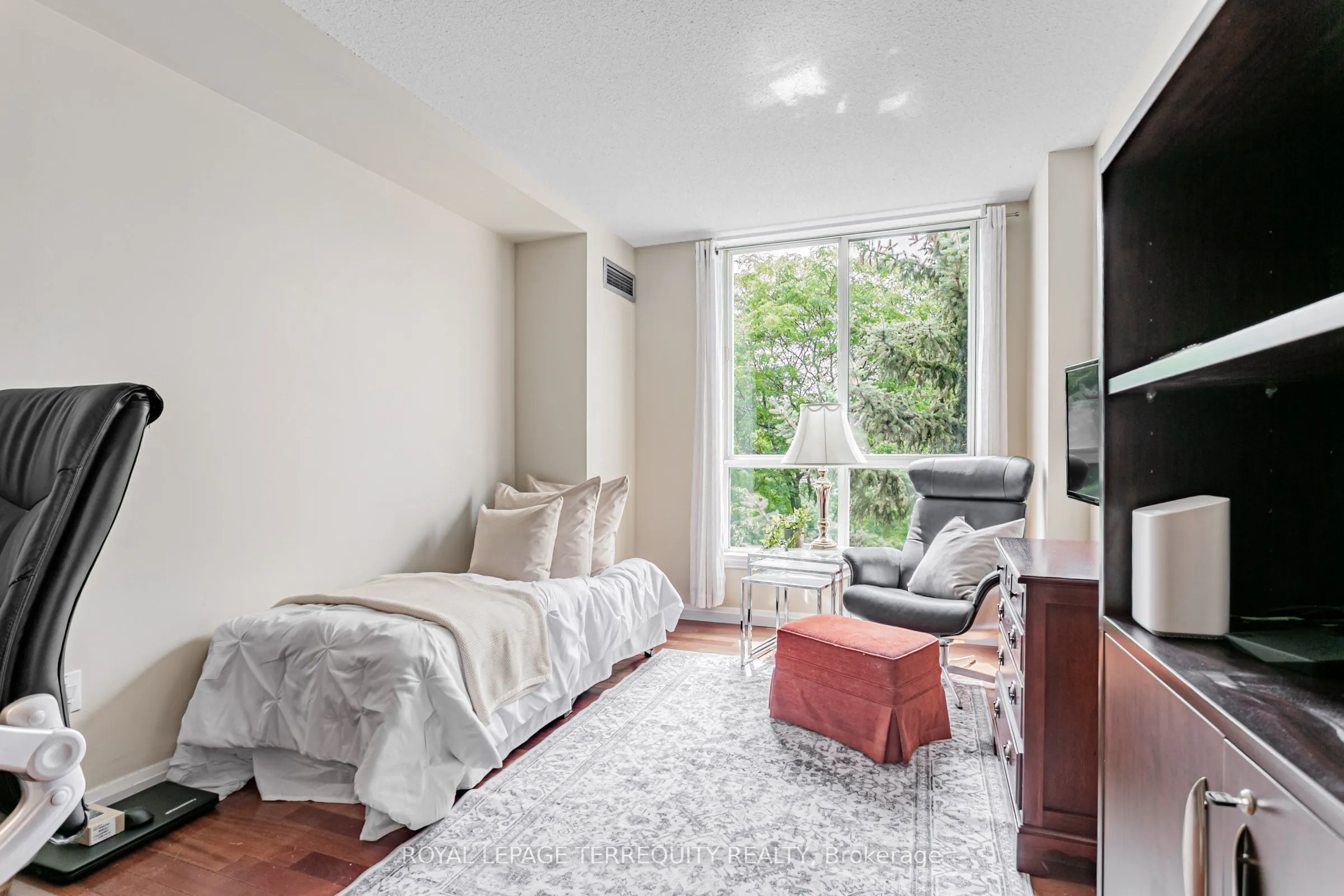225 Davenport Road, #605