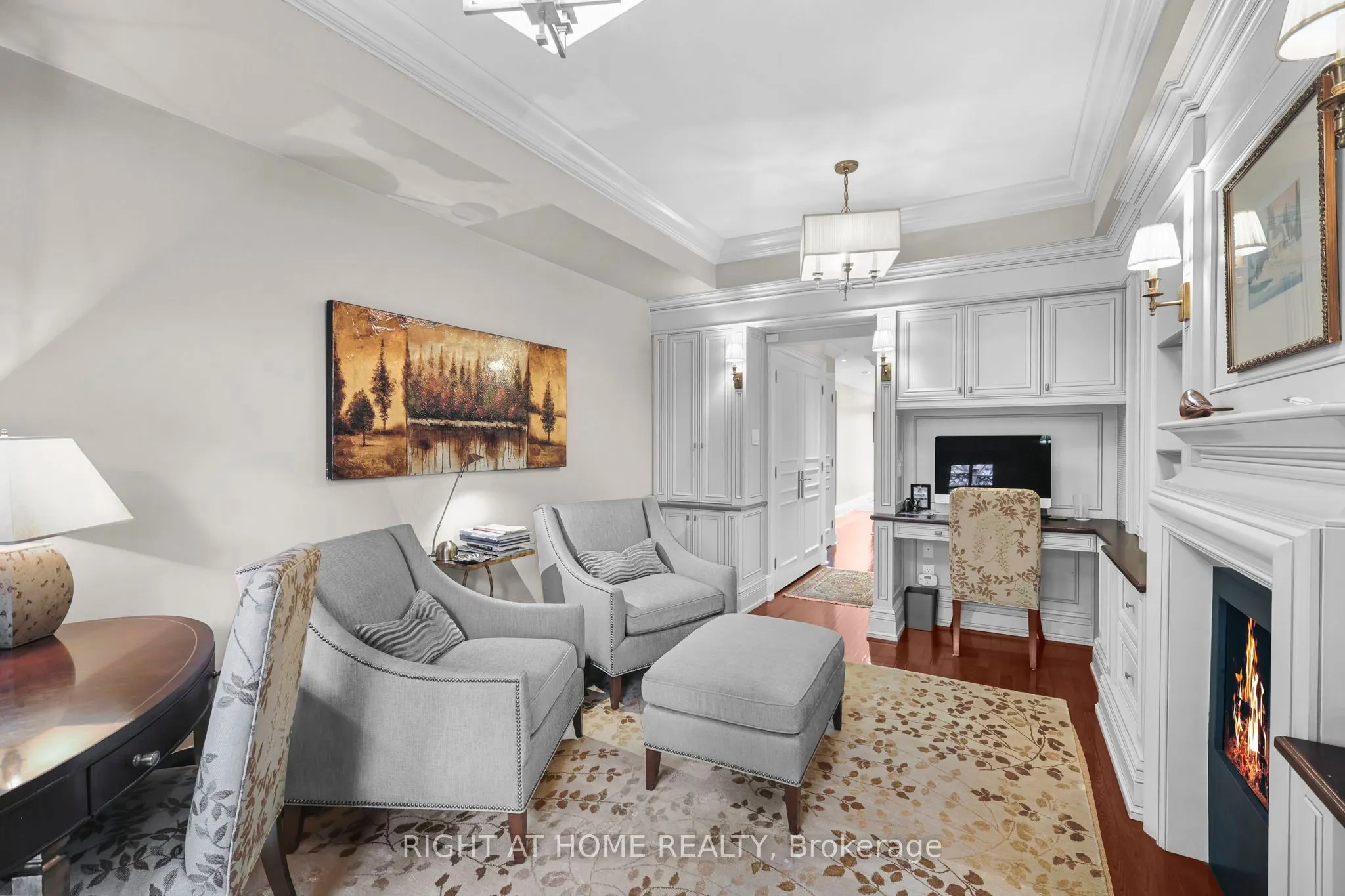 636 Wellington Street W