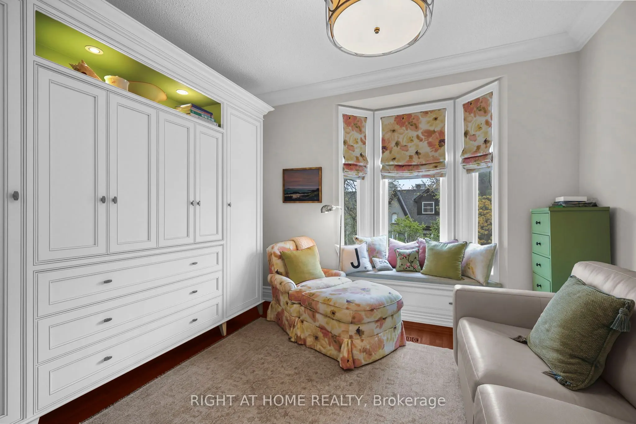 636 Wellington Street W