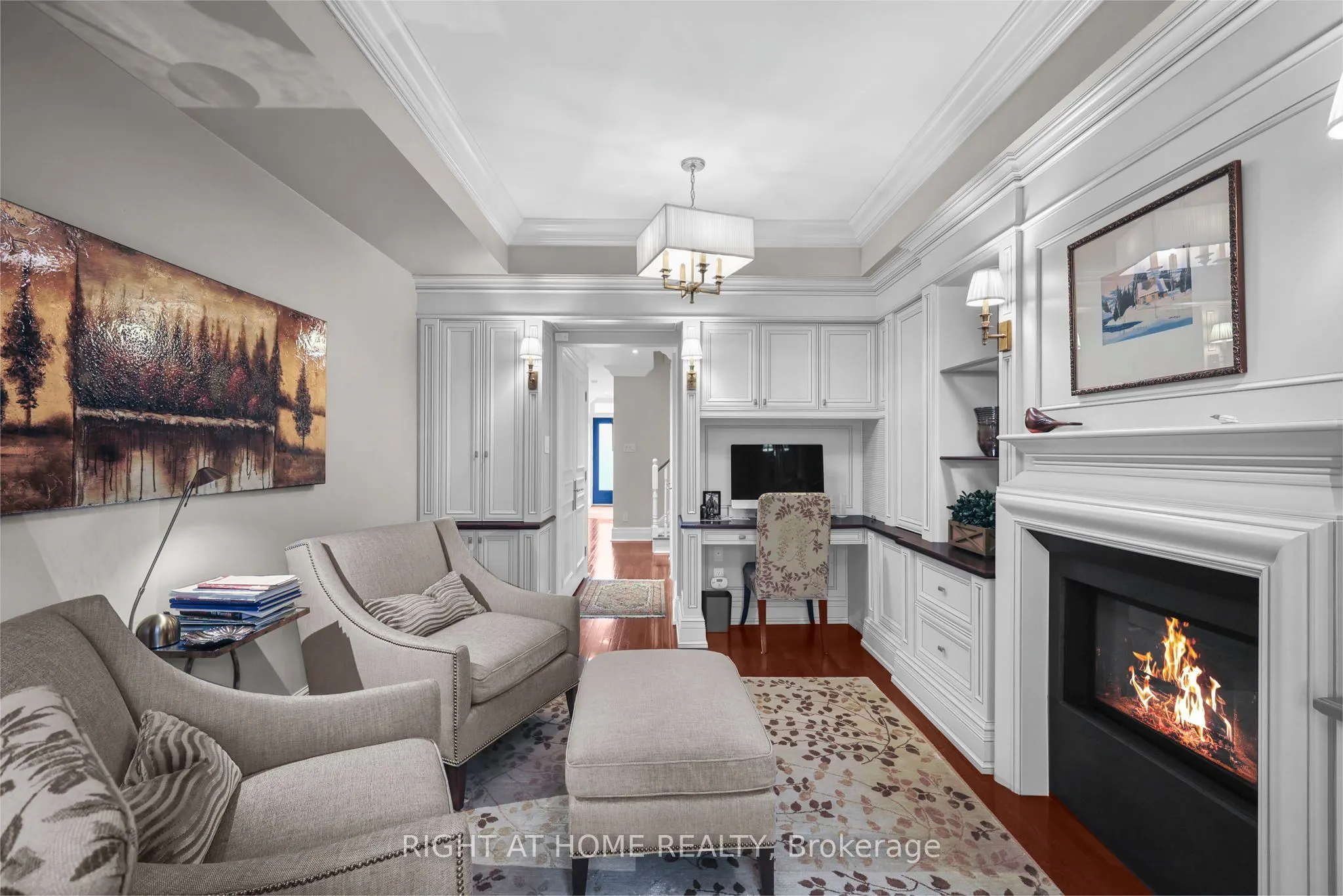 636 Wellington Street W