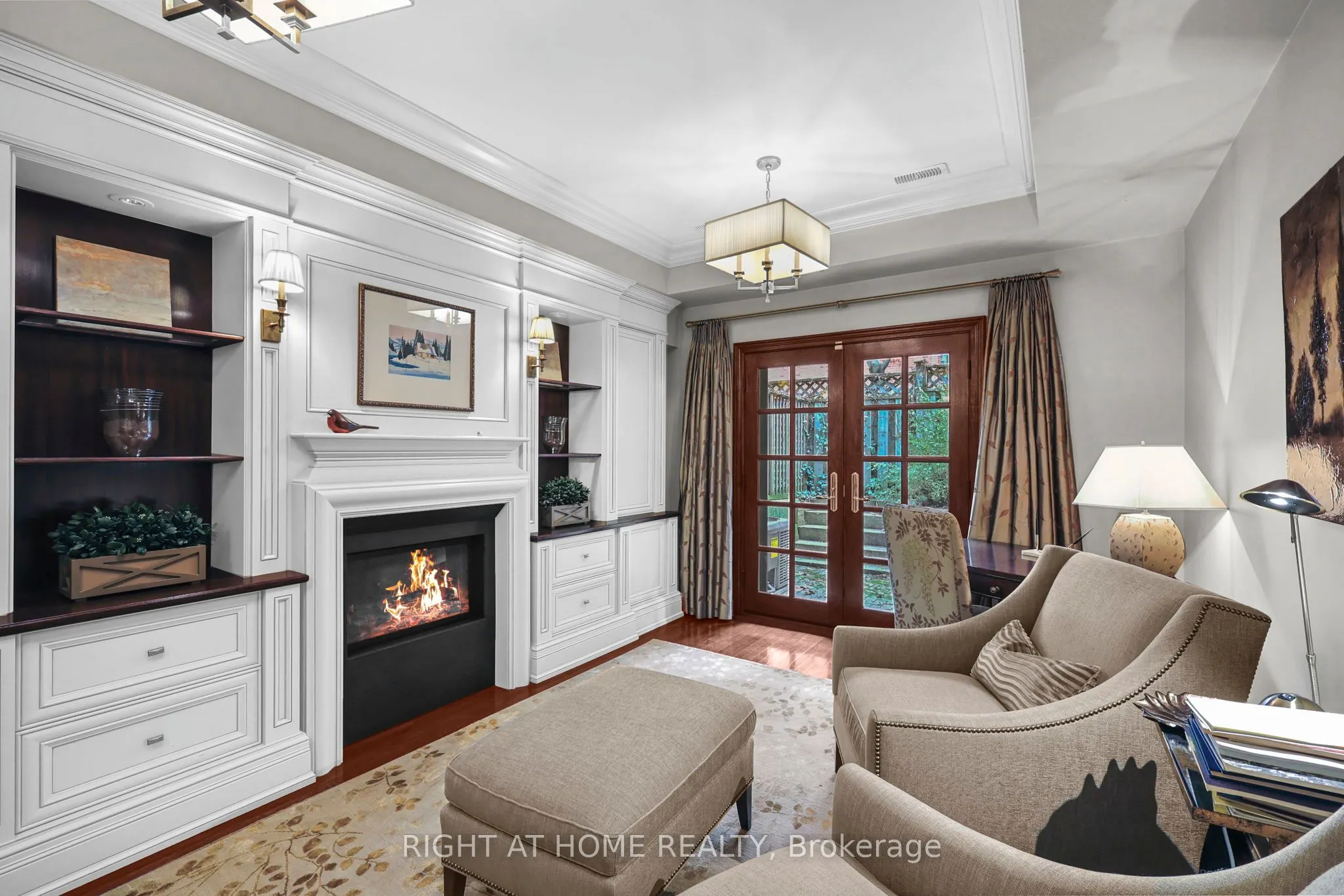 636 Wellington Street W