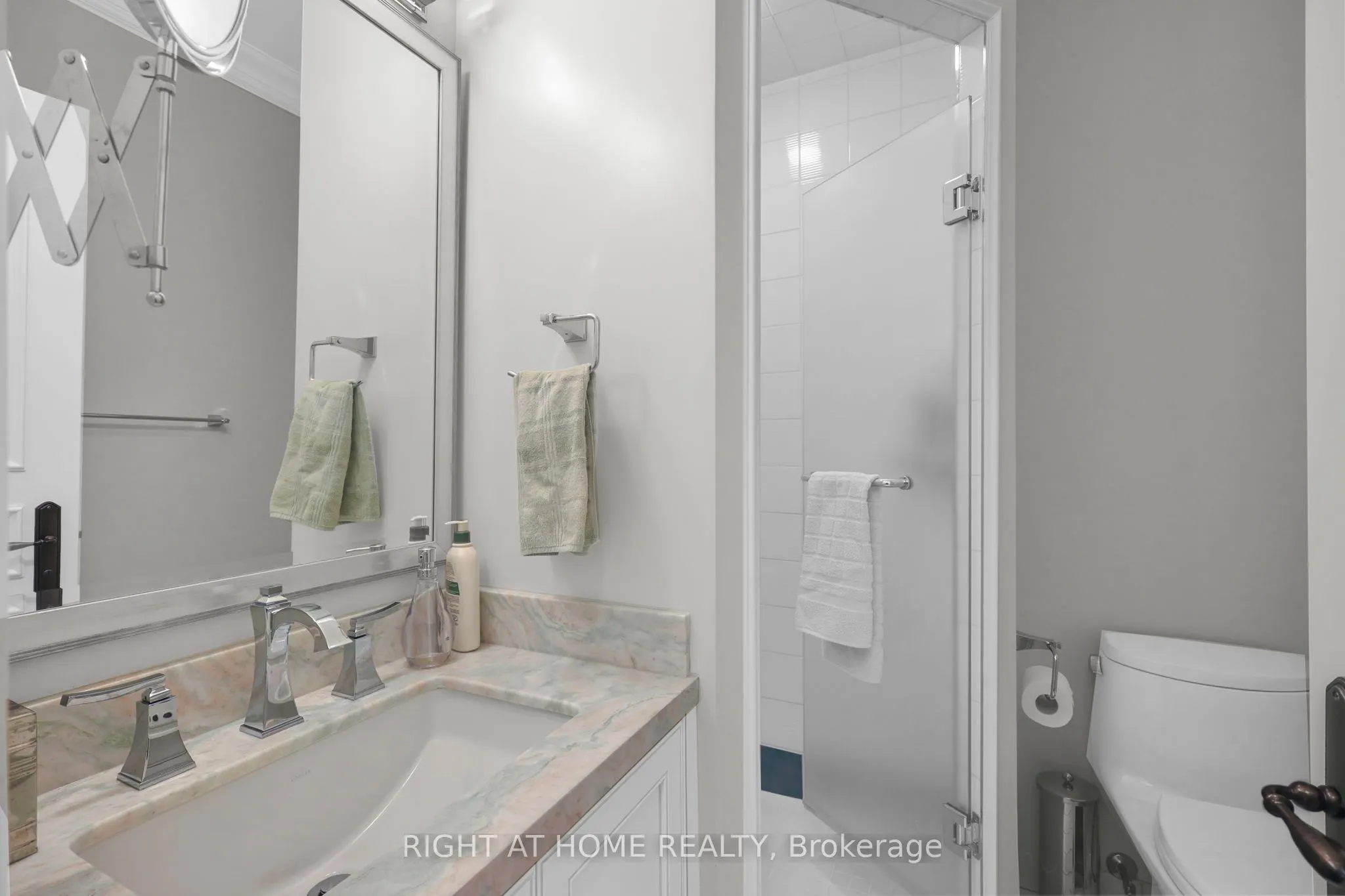 636 Wellington Street W