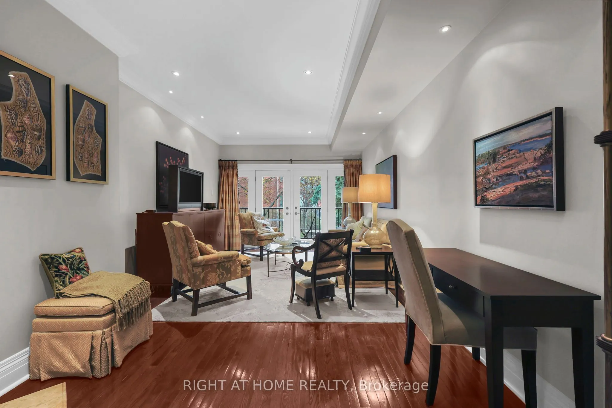 636 Wellington Street W