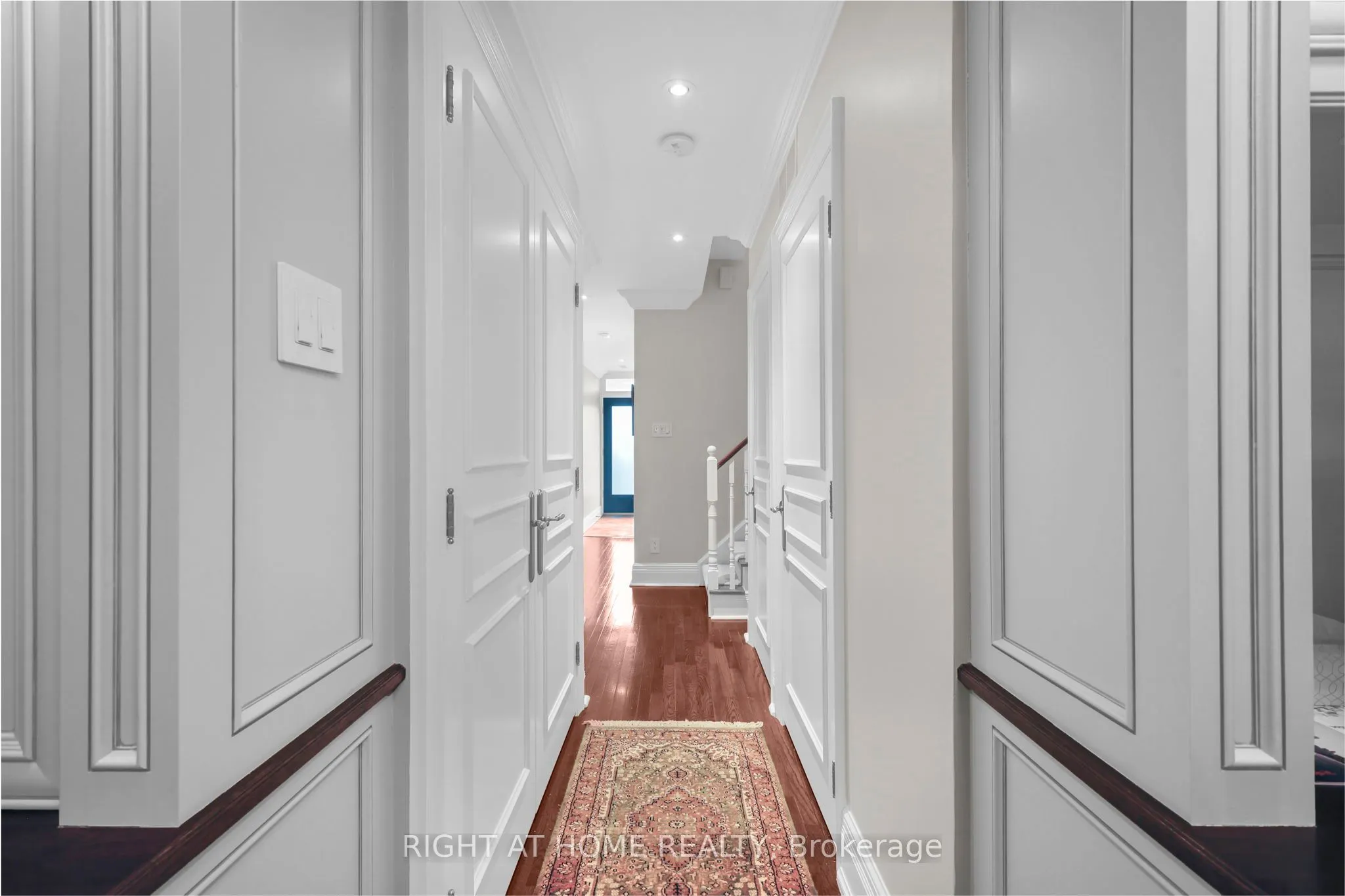 636 Wellington Street W