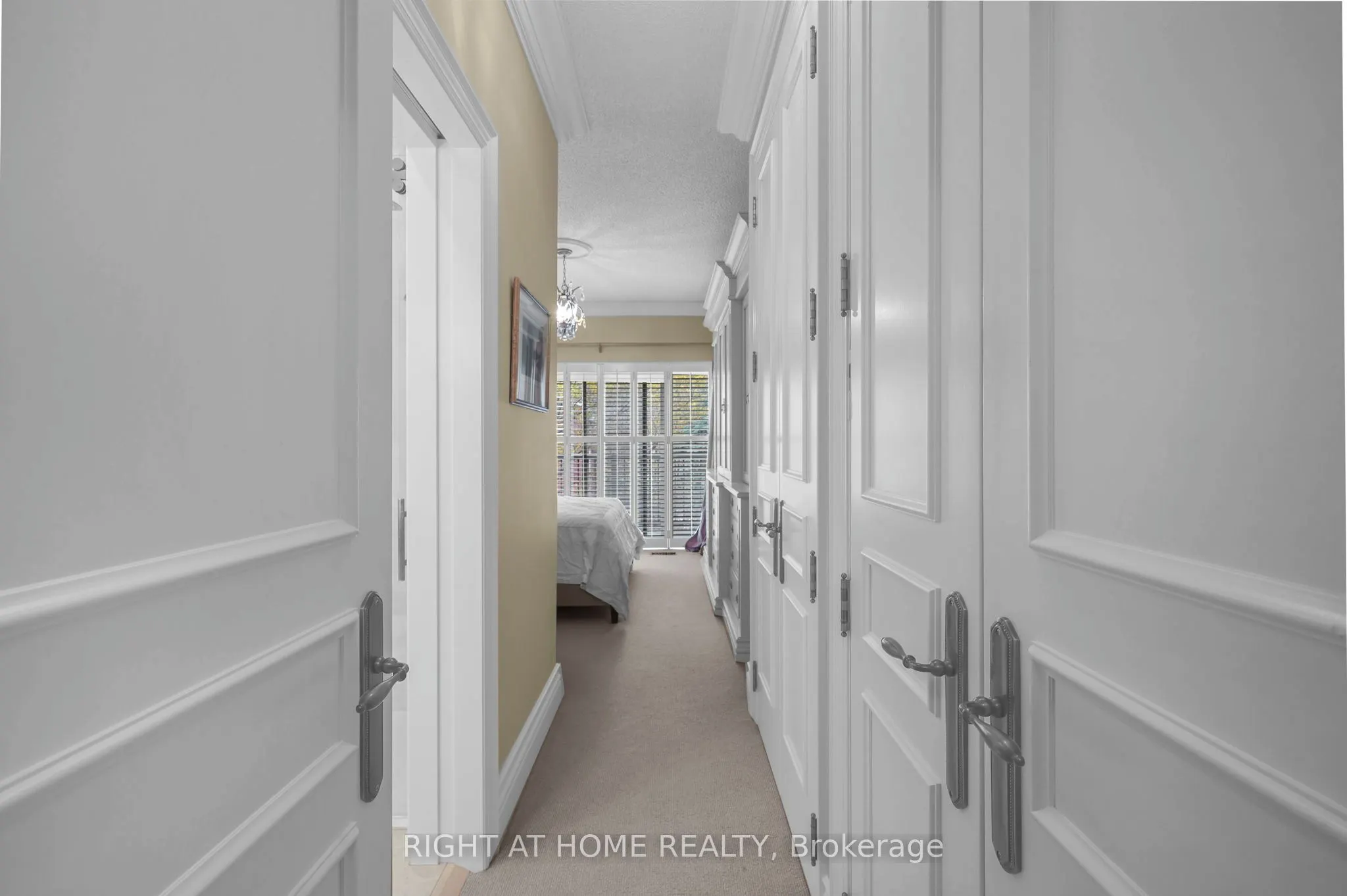636 Wellington Street W