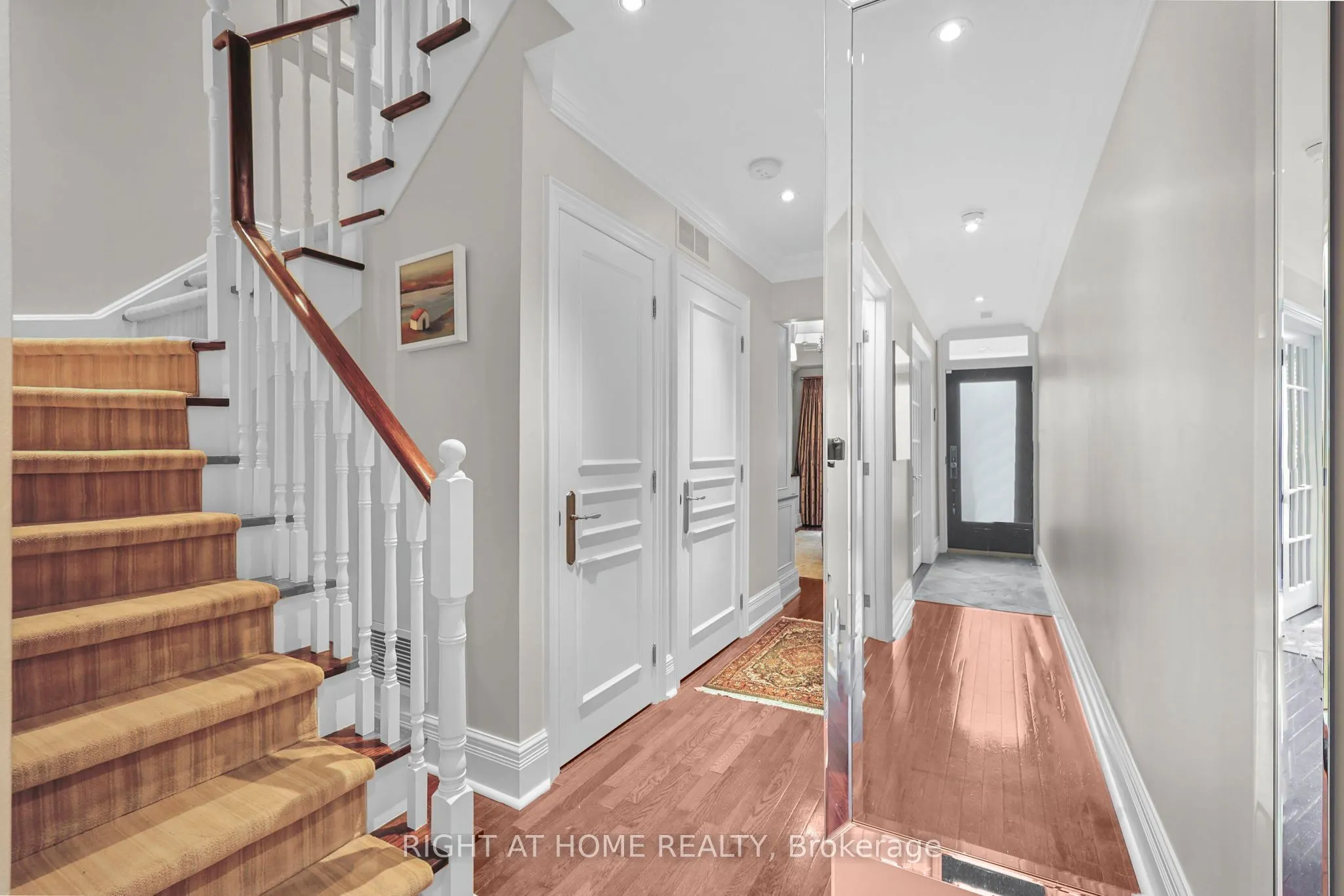 636 Wellington Street W
