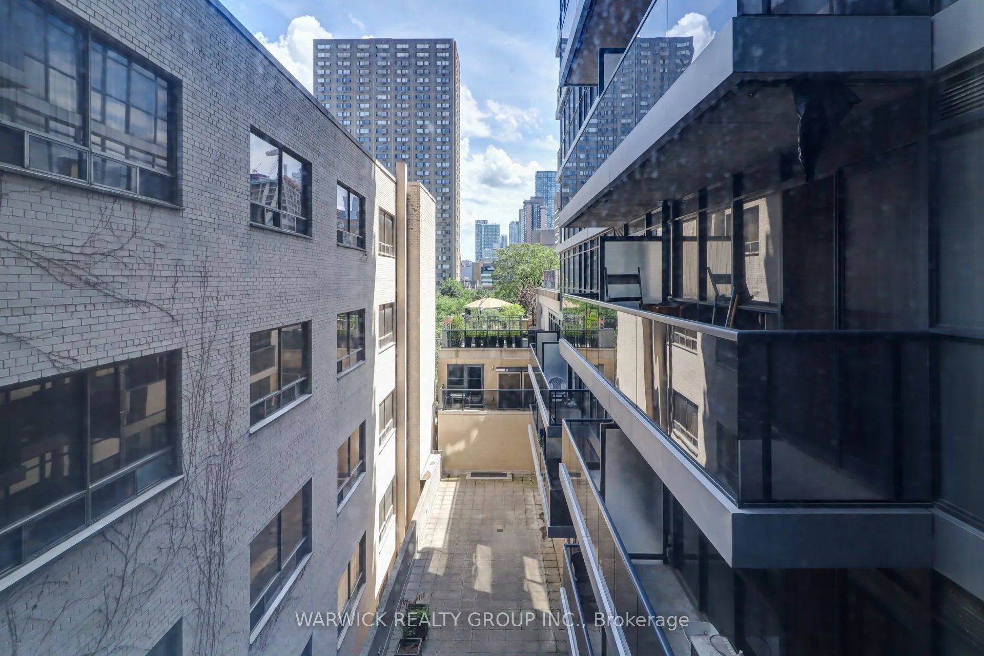 25 Carlton Street, #509