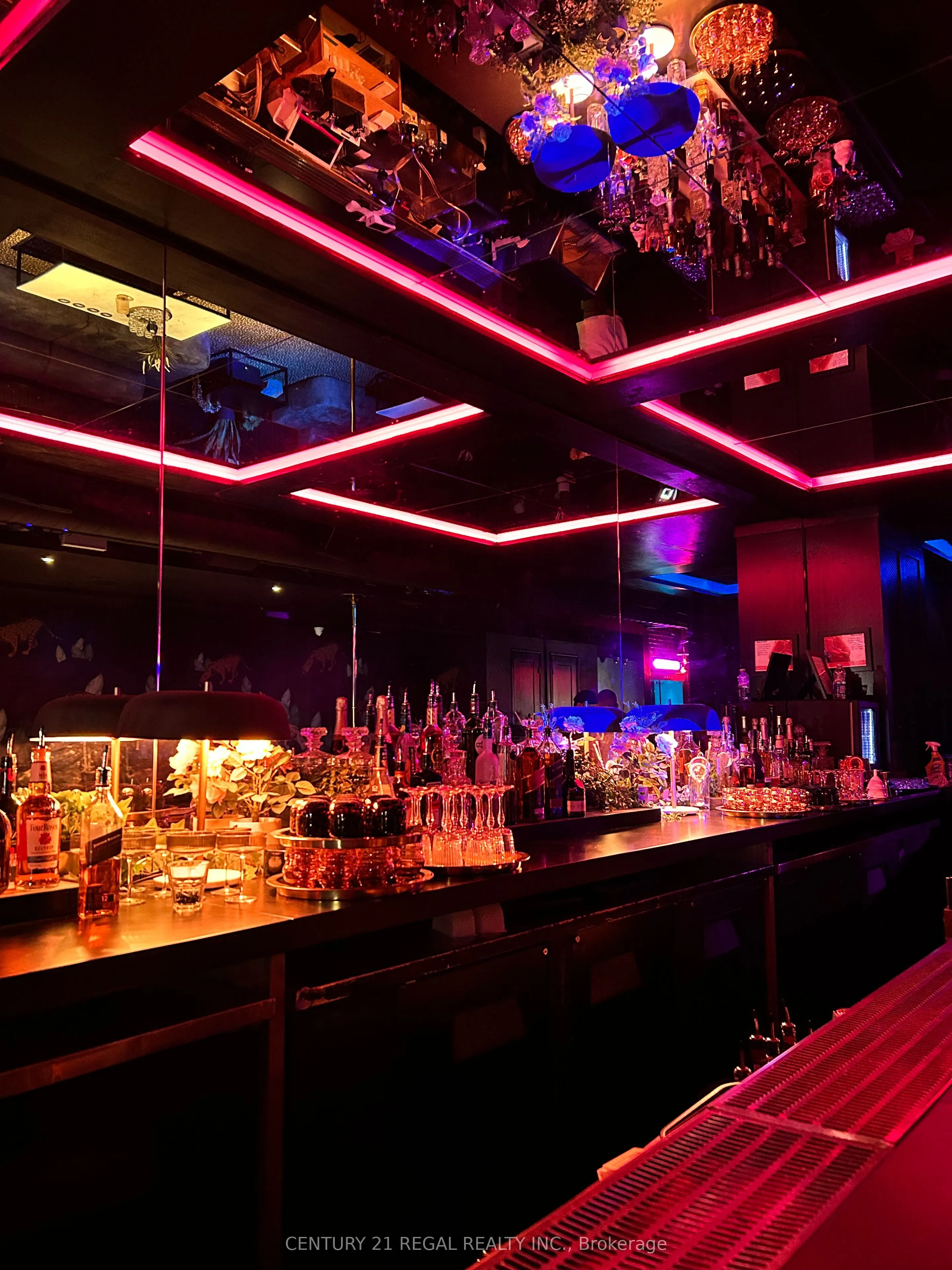 563 QUEEN Street W