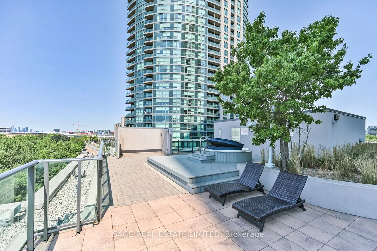 215 Fort York Boulevard, #702
